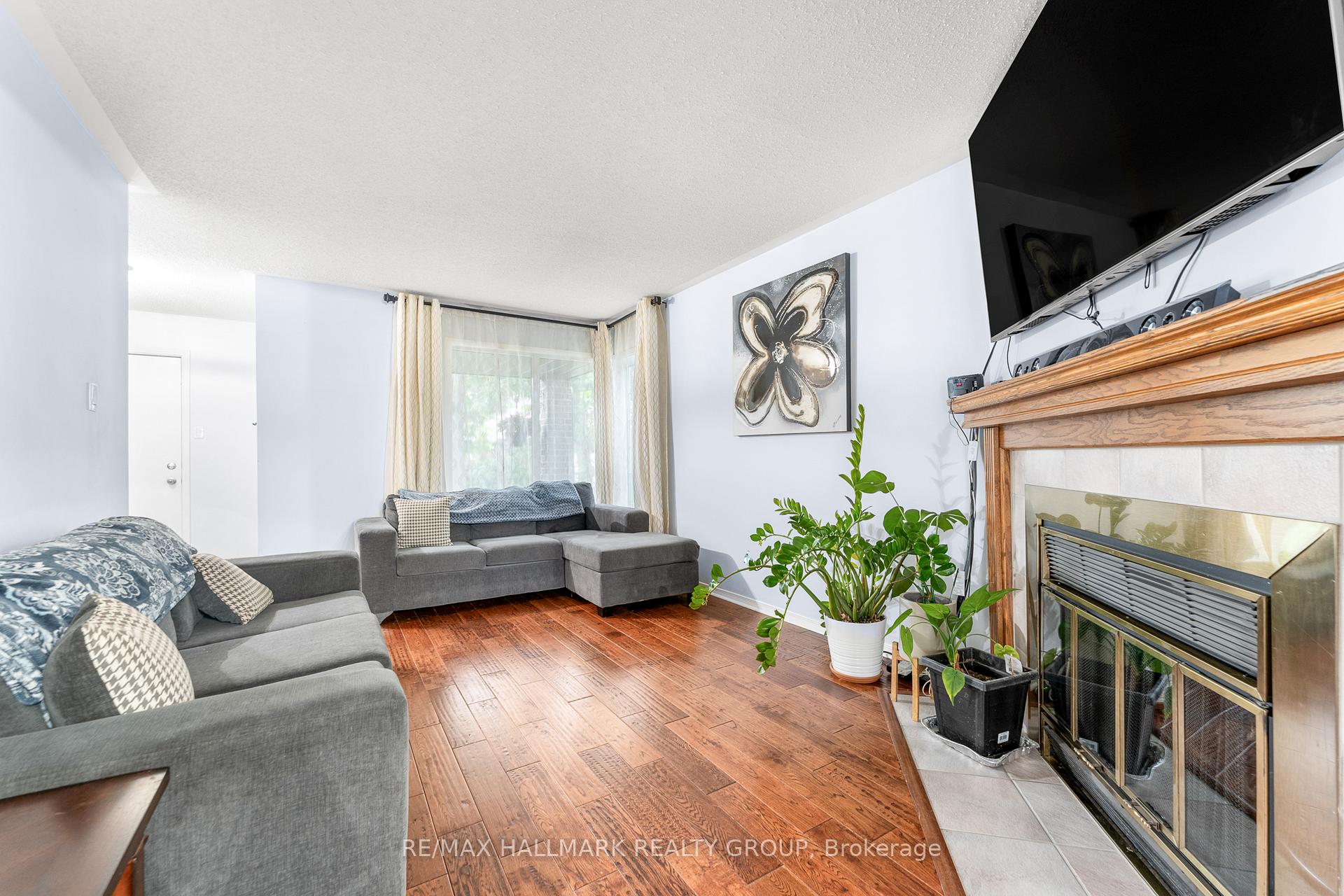 Photo 4 of 59 Shearer Crescent, Ottawa, Kanata - Katimavik — HOMEH