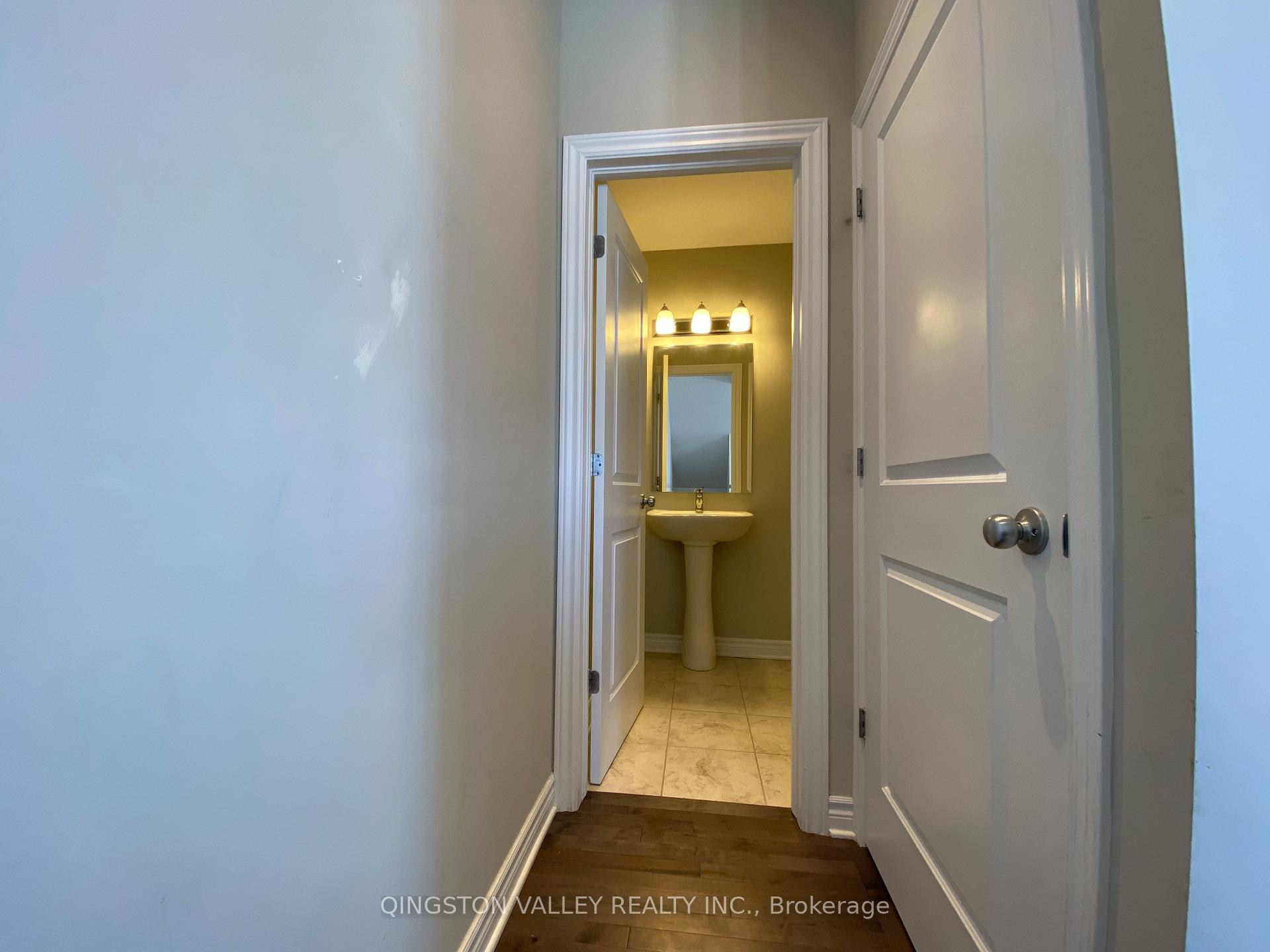 Photo 5 of 10 Fallengale Crescent, Ottawa, Kanata - Kanata Lakes/Heritage Hills — HOMEH