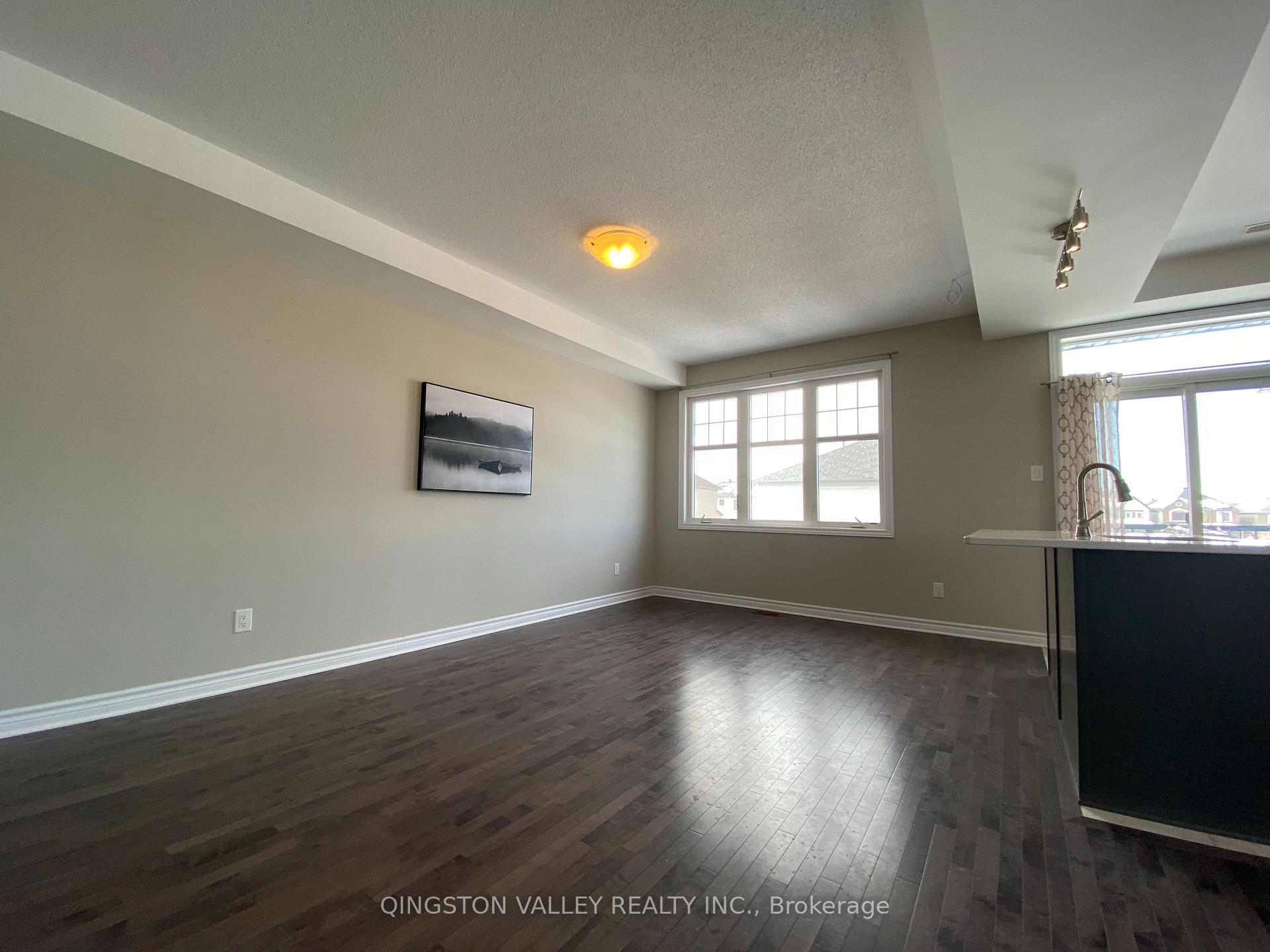 Photo 7 of 10 Fallengale Crescent, Ottawa, Kanata - Kanata Lakes/Heritage Hills — HOMEH