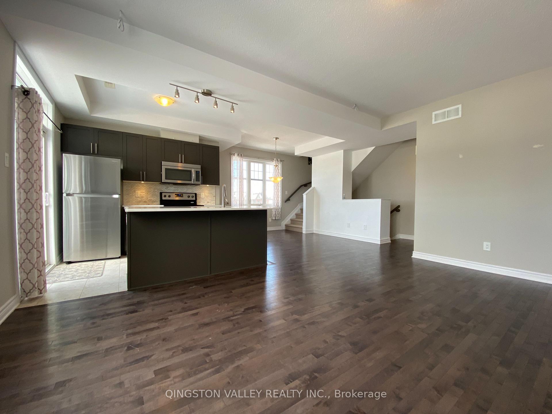 Photo 11 of 10 Fallengale Crescent, Ottawa, Kanata - Kanata Lakes/Heritage Hills — HOMEH