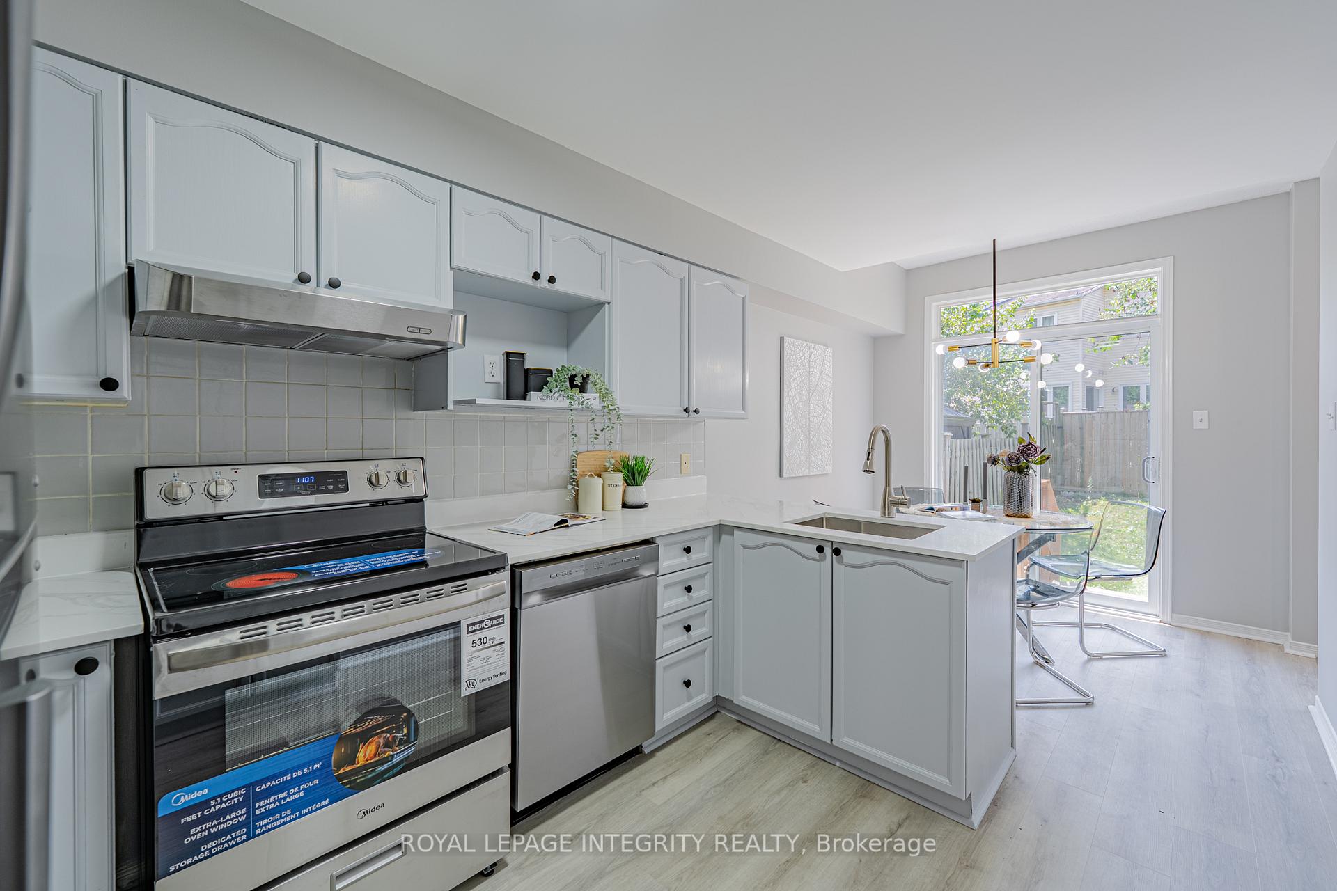 Photo 10 of 165 Kinross Private, Ottawa, Kanata - Morgan's Grant/South March — HOMEH