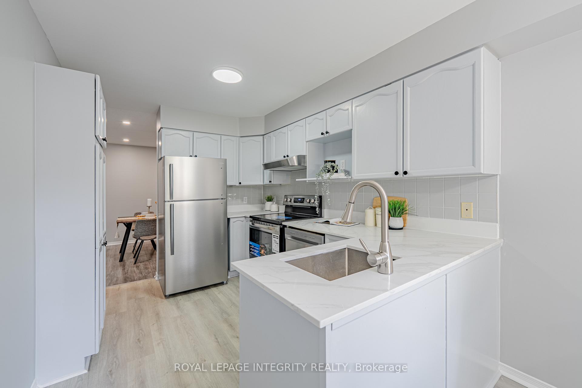 Photo 11 of 165 Kinross Private, Ottawa, Kanata - Morgan's Grant/South March — HOMEH