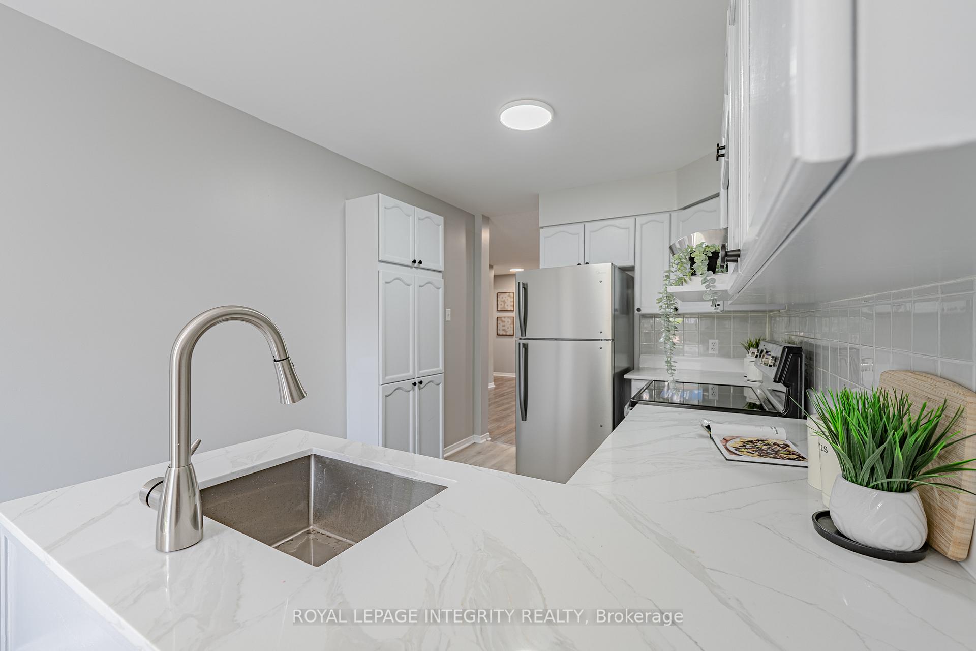 Photo 12 of 165 Kinross Private, Ottawa, Kanata - Morgan's Grant/South March — HOMEH