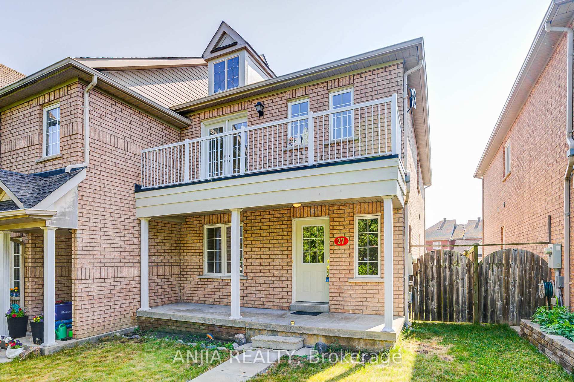 Photo 2 of 27 Piera Gardens, Markham, Village Green-South Unionville — HOMEH