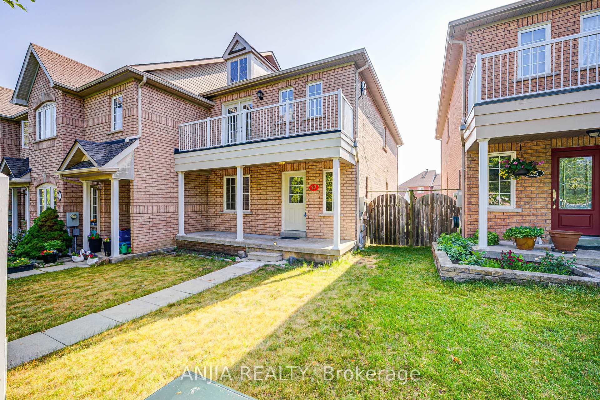 Photo 4 of 27 Piera Gardens, Markham, Village Green-South Unionville — HOMEH