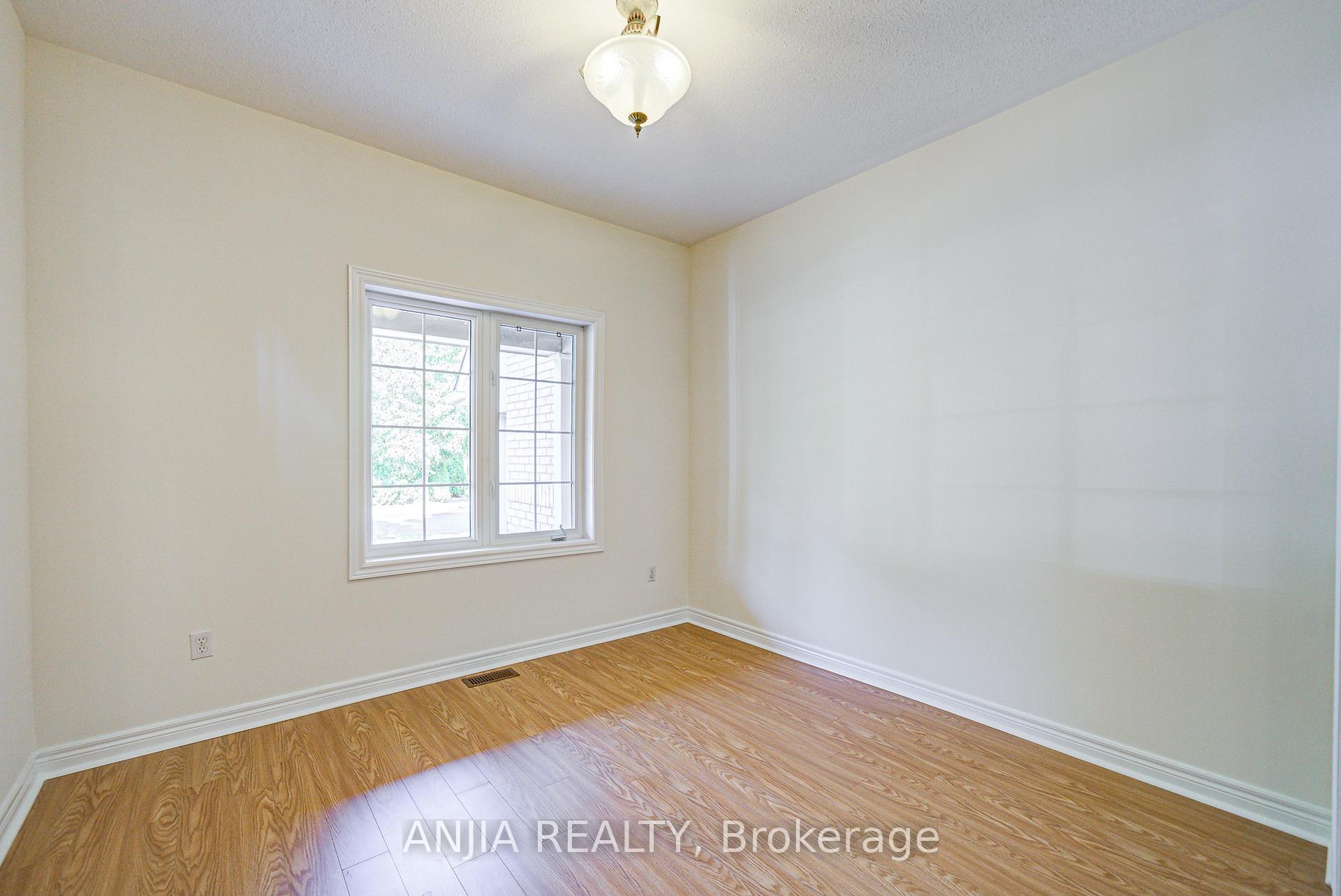 Photo 10 of 27 Piera Gardens, Markham, Village Green-South Unionville — HOMEH