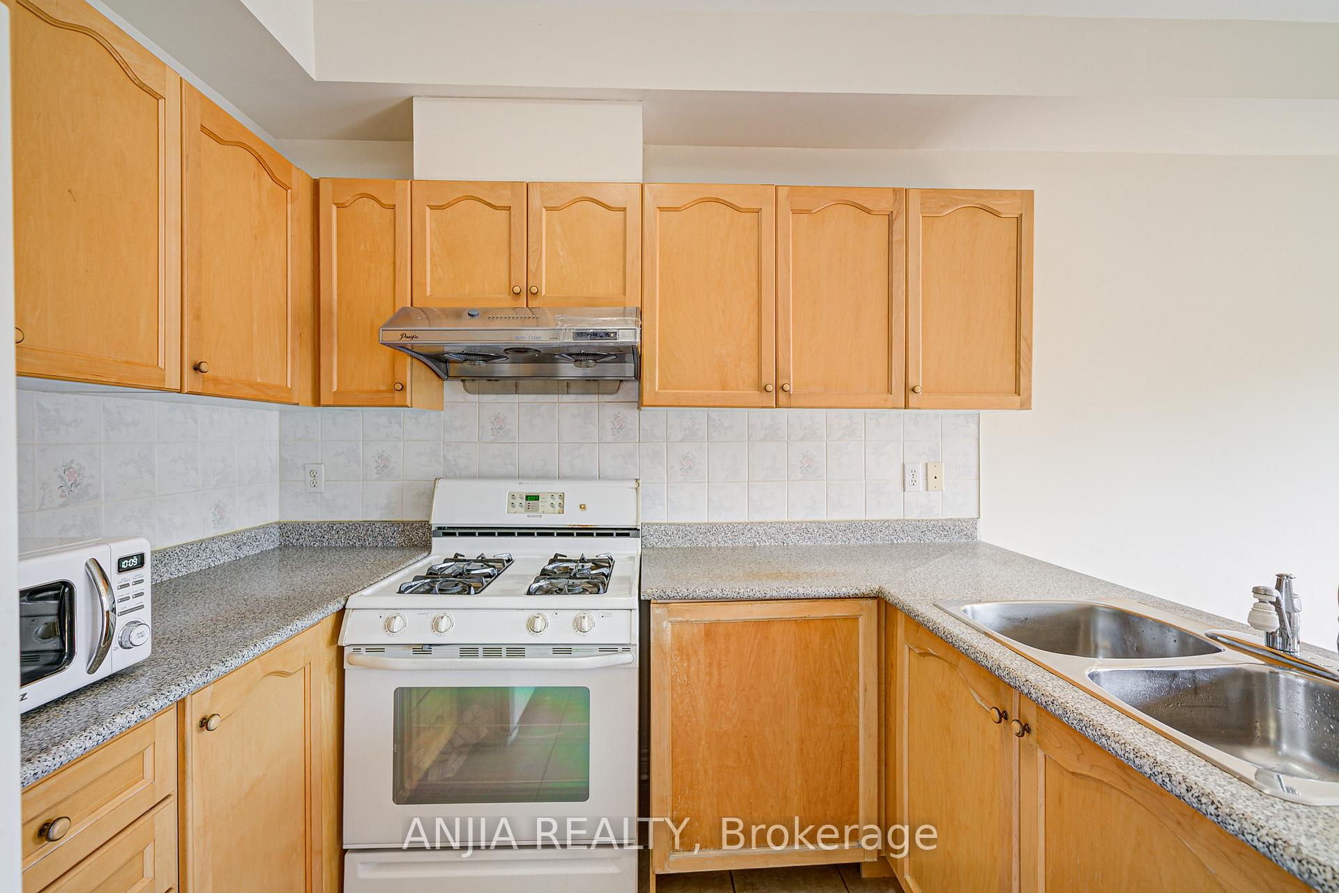 Photo 22 of 27 Piera Gardens, Markham, Village Green-South Unionville — HOMEH