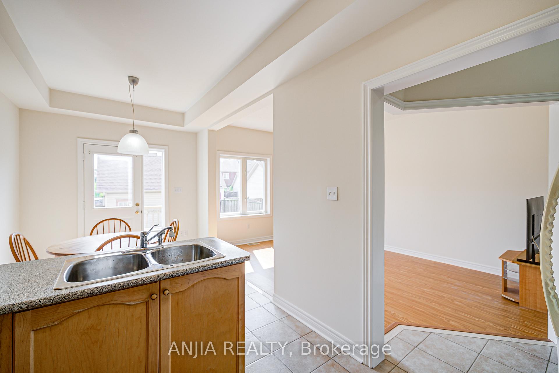 Photo 23 of 27 Piera Gardens, Markham, Village Green-South Unionville — HOMEH
