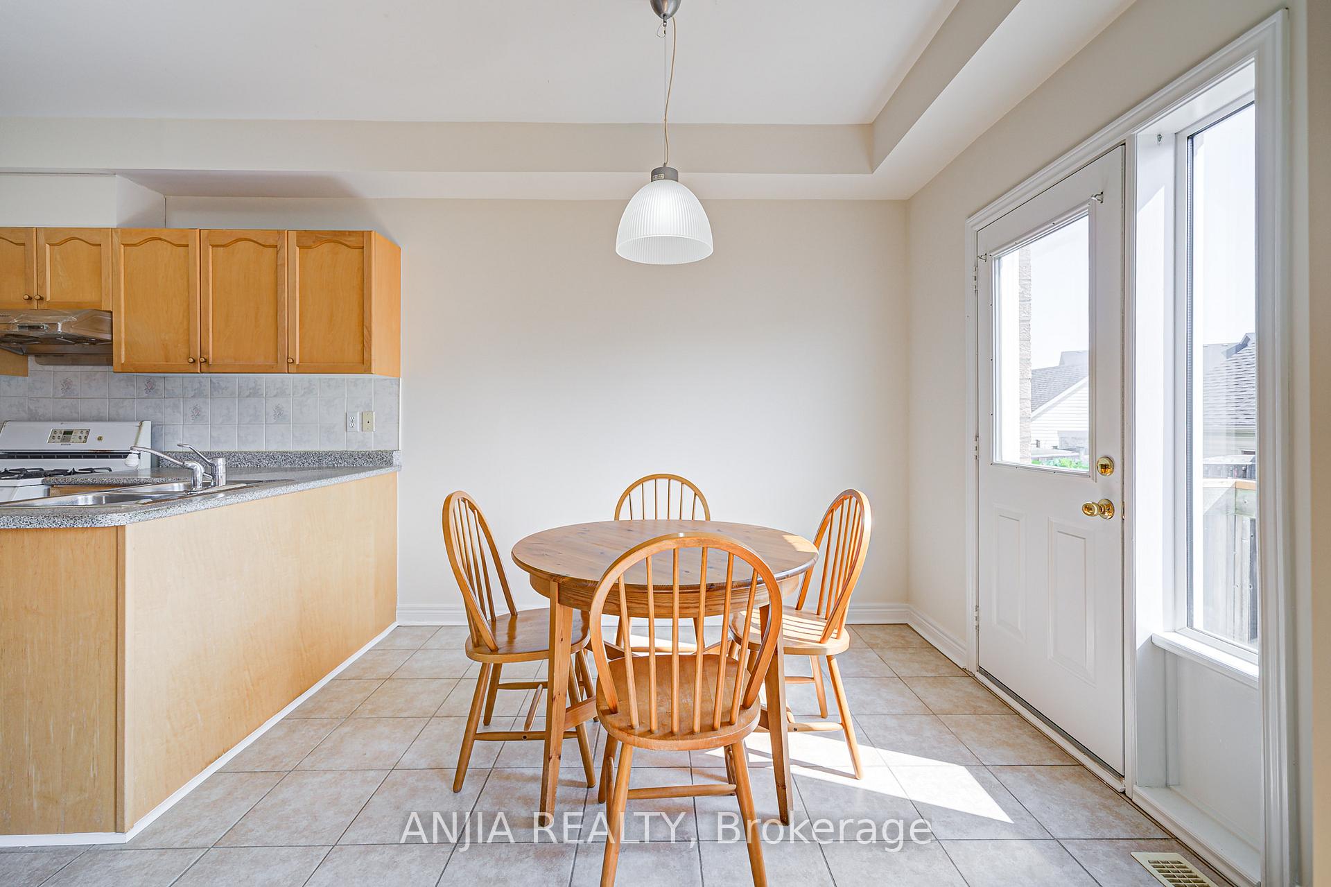 Photo 25 of 27 Piera Gardens, Markham, Village Green-South Unionville — HOMEH