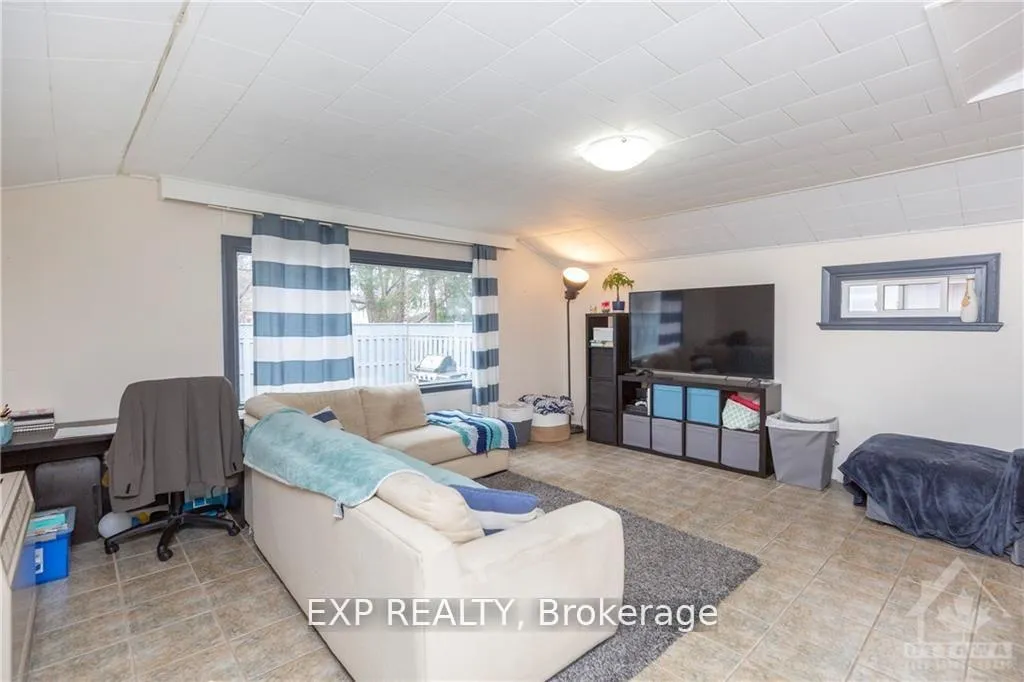 Photo 5 of Unit B, 211 Harriet Street, Arnprior — HOMEH