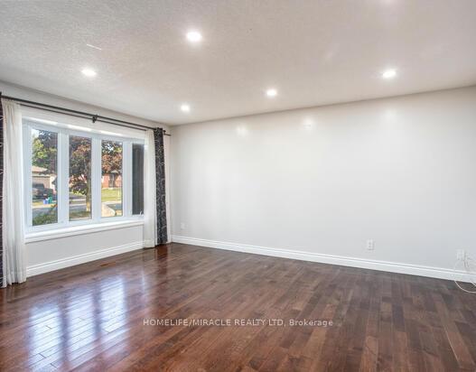 Photo 3 of 70 Elm Ridge Drive, Kitchener — HOMEH