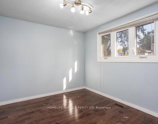 Photo 17 of 70 Elm Ridge Drive, Kitchener — HOMEH