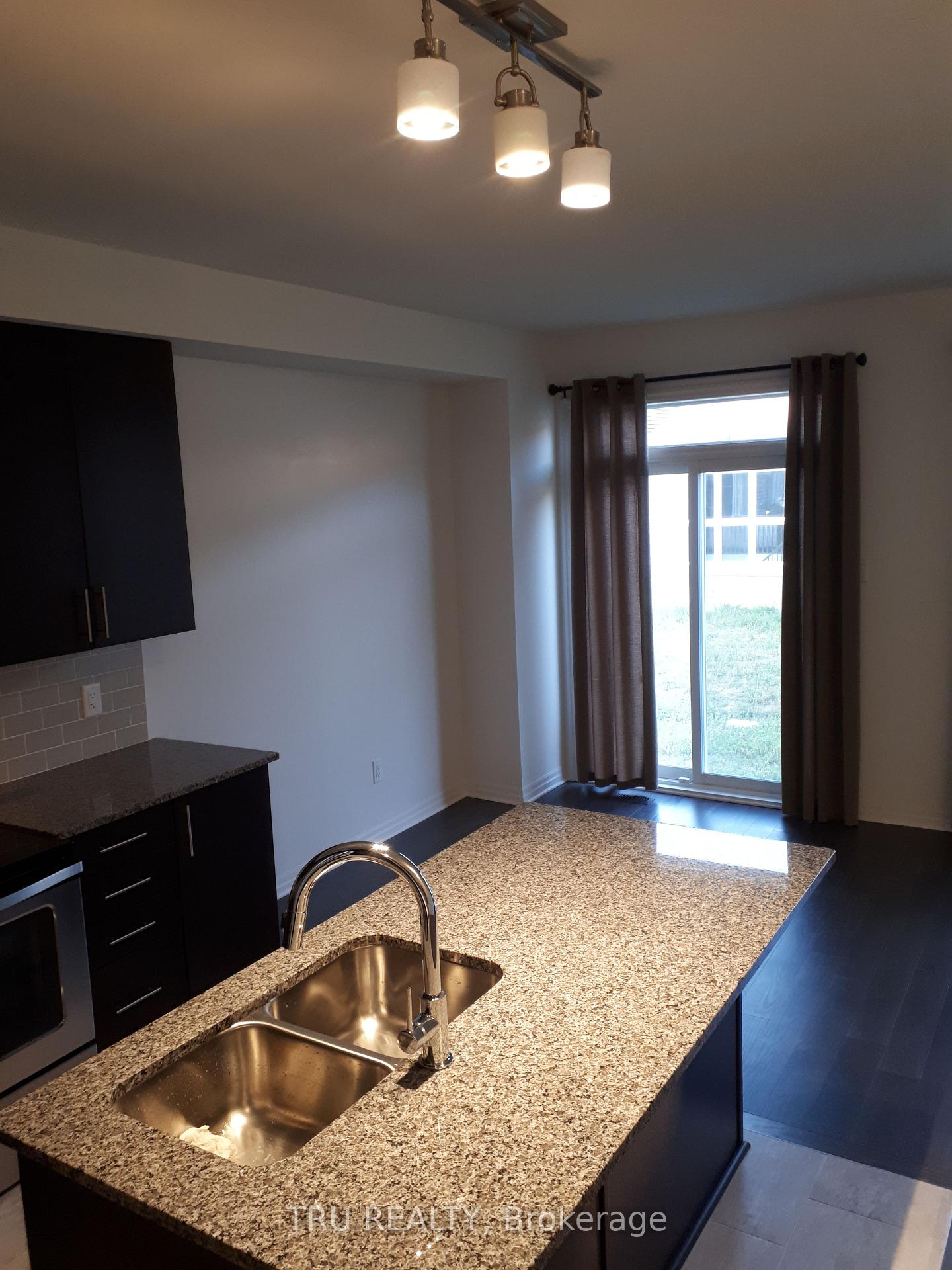 Photo 4 of 546 Rioja Street, Ottawa, Kanata - Emerald Meadows/Trailwest — HOMEH