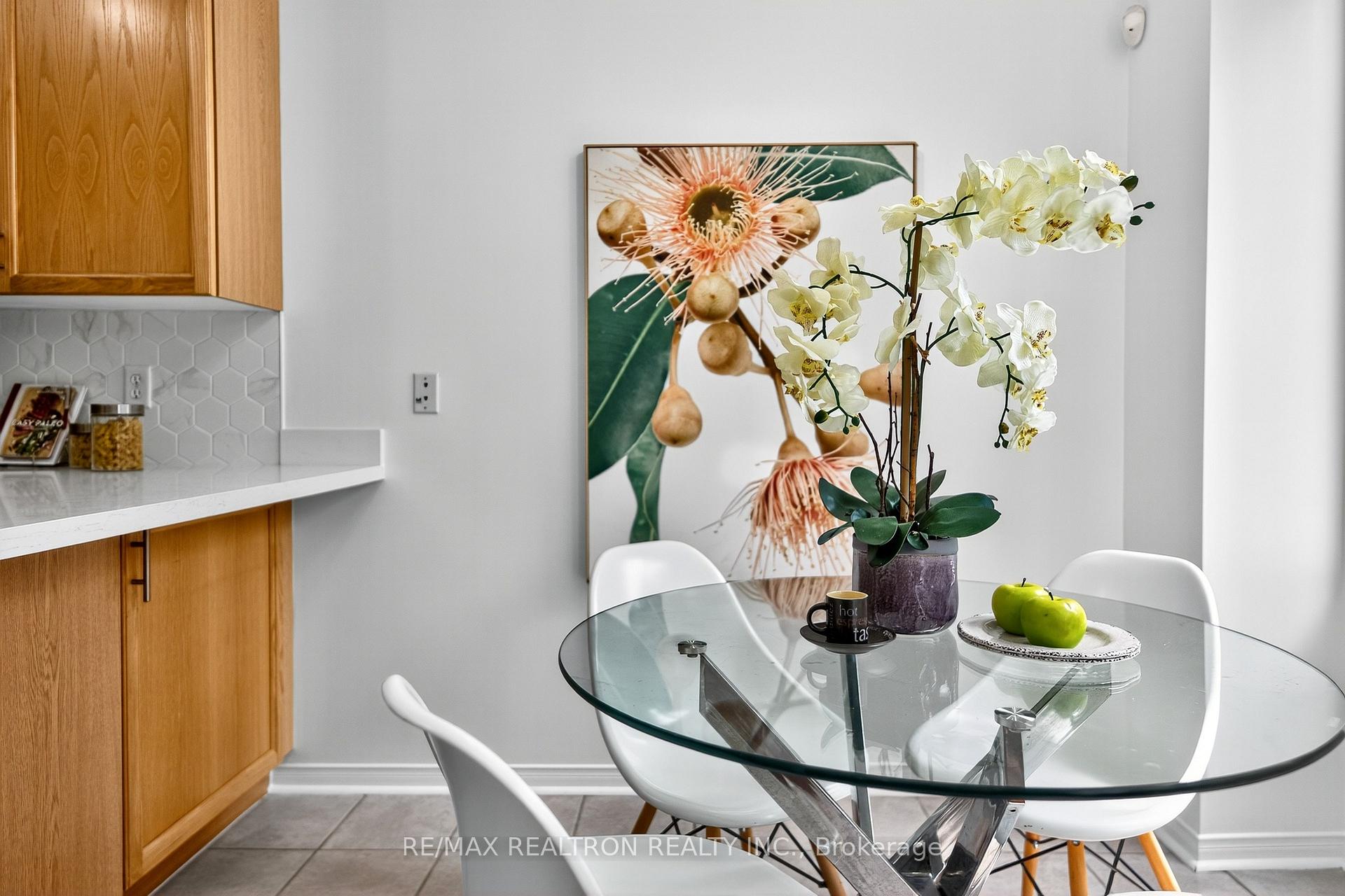 Photo 15 of 54 Dancer's Drive, Markham, Angus Glen — HOMEH