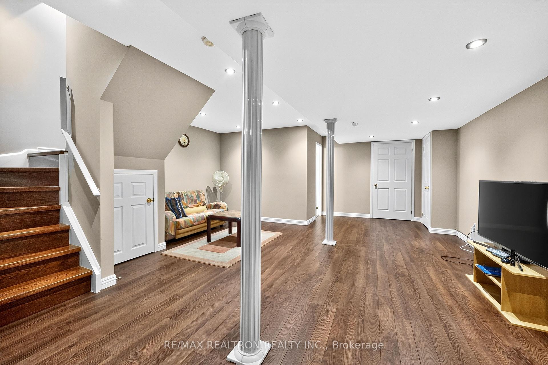 Photo 36 of 54 Dancer's Drive, Markham, Angus Glen — HOMEH