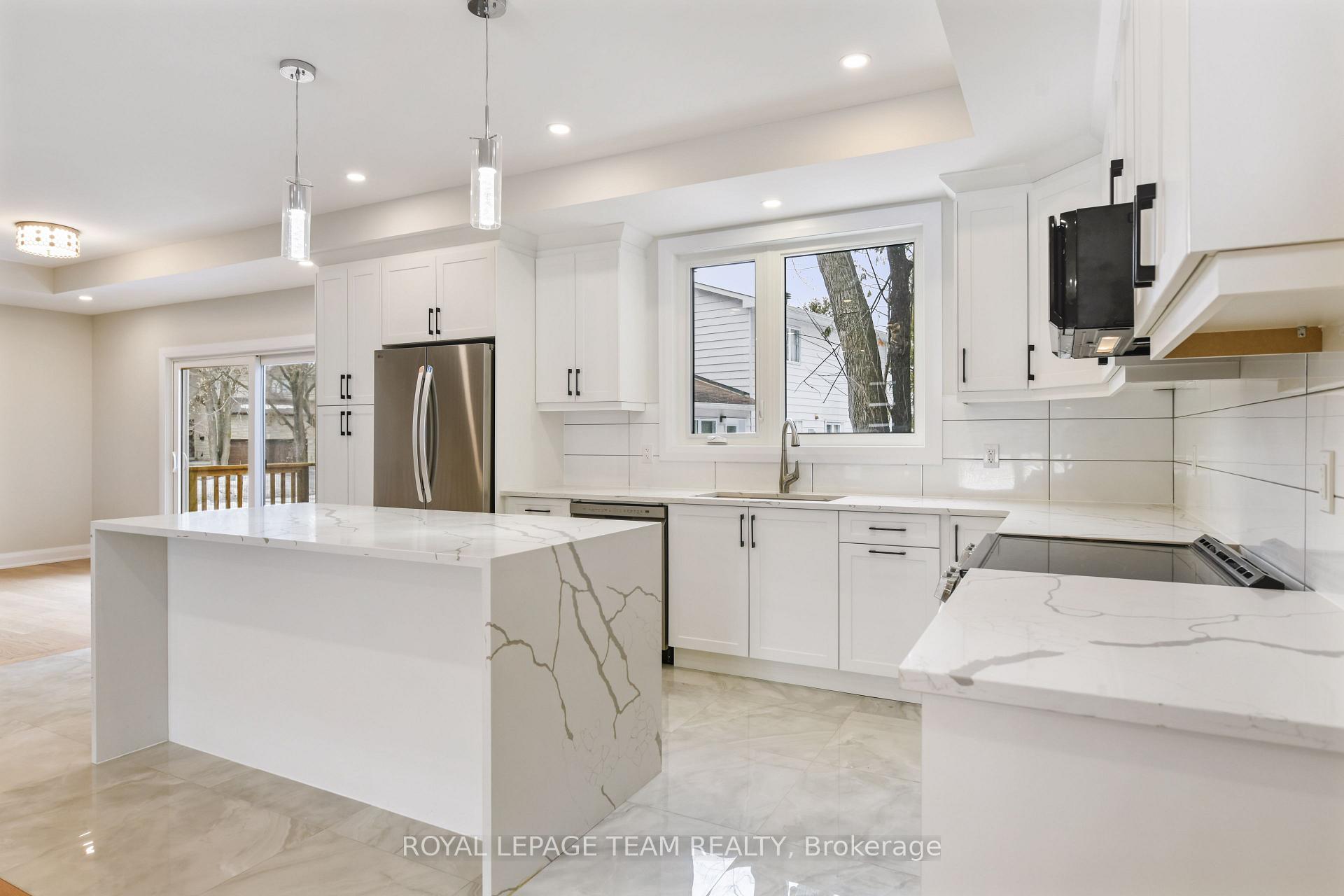 Photo 15 of 845 Melfa Crescent, Ottawa, Mooneys Bay — HOMEH