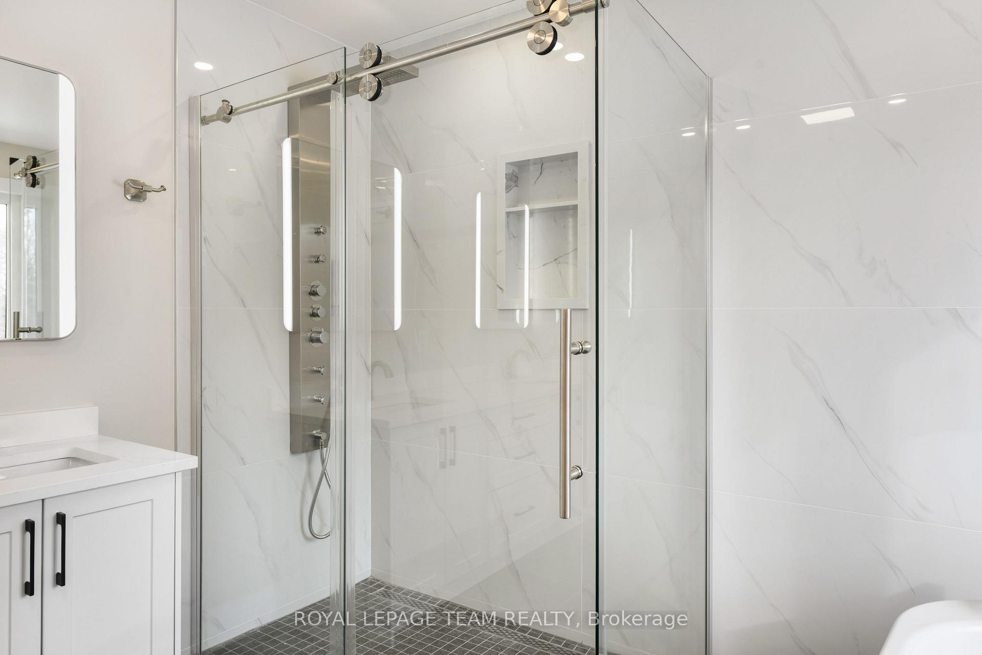 Photo 30 of 845 Melfa Crescent, Ottawa, Mooneys Bay — HOMEH