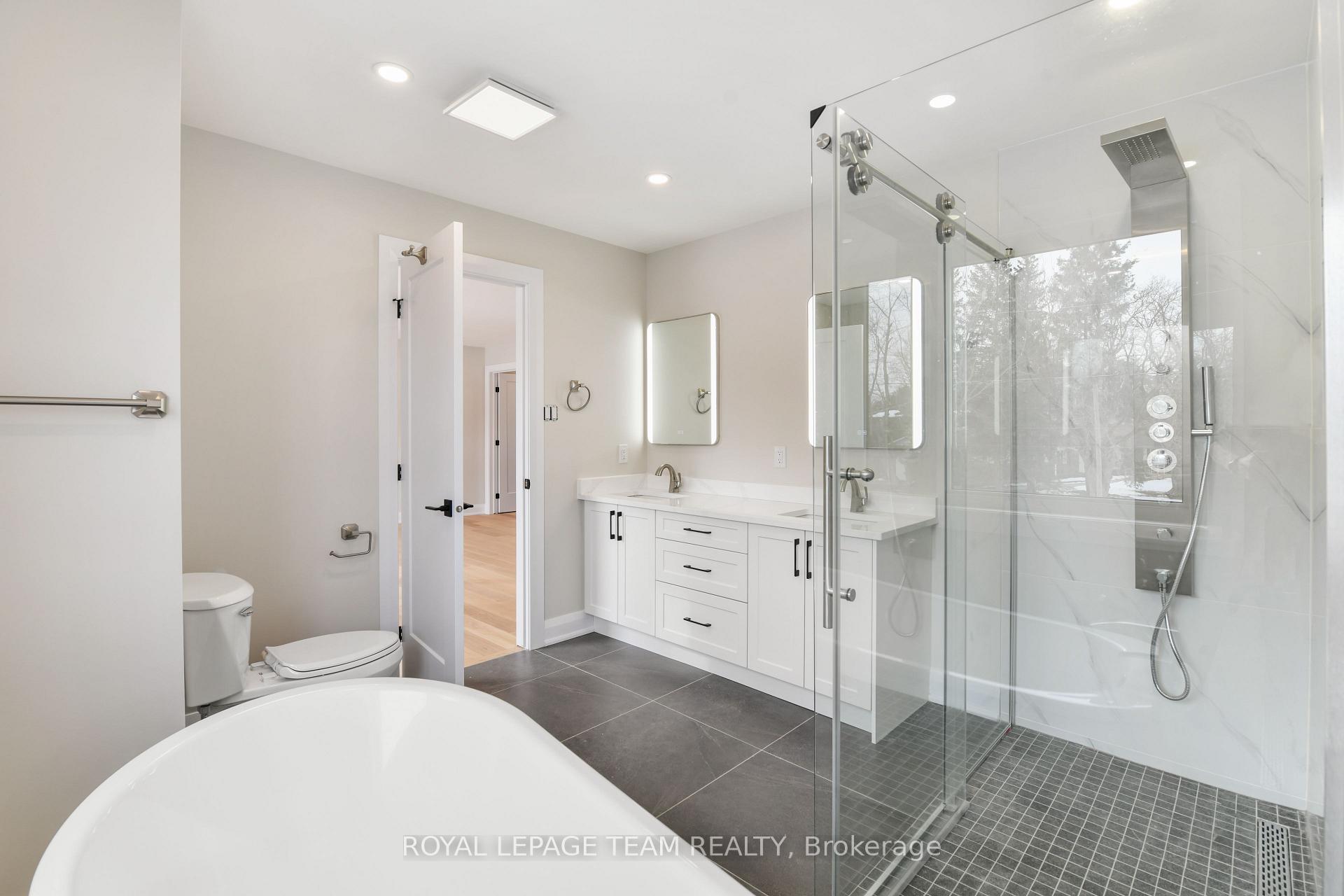 Photo 31 of 845 Melfa Crescent, Ottawa, Mooneys Bay — HOMEH