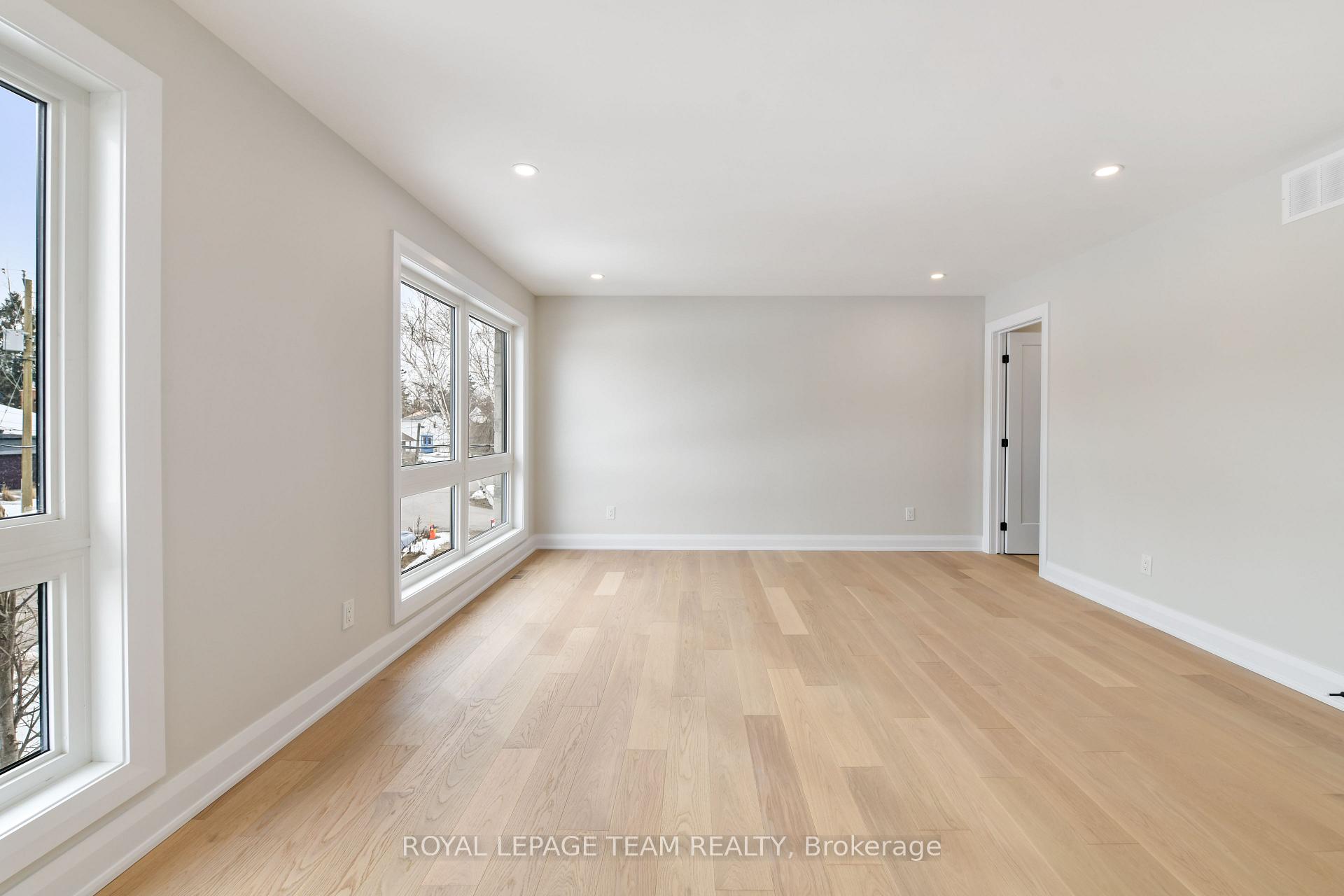 Photo 32 of 845 Melfa Crescent, Ottawa, Mooneys Bay — HOMEH