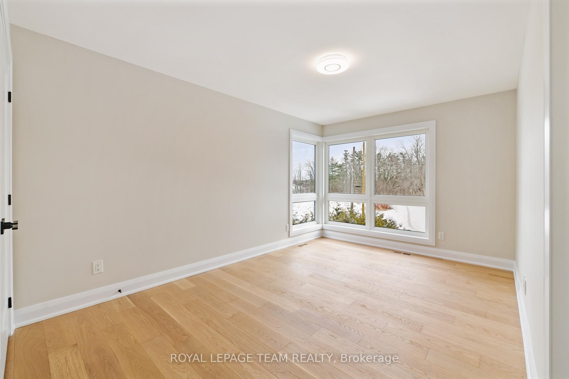 Photo 33 of 845 Melfa Crescent, Ottawa, Mooneys Bay — HOMEH