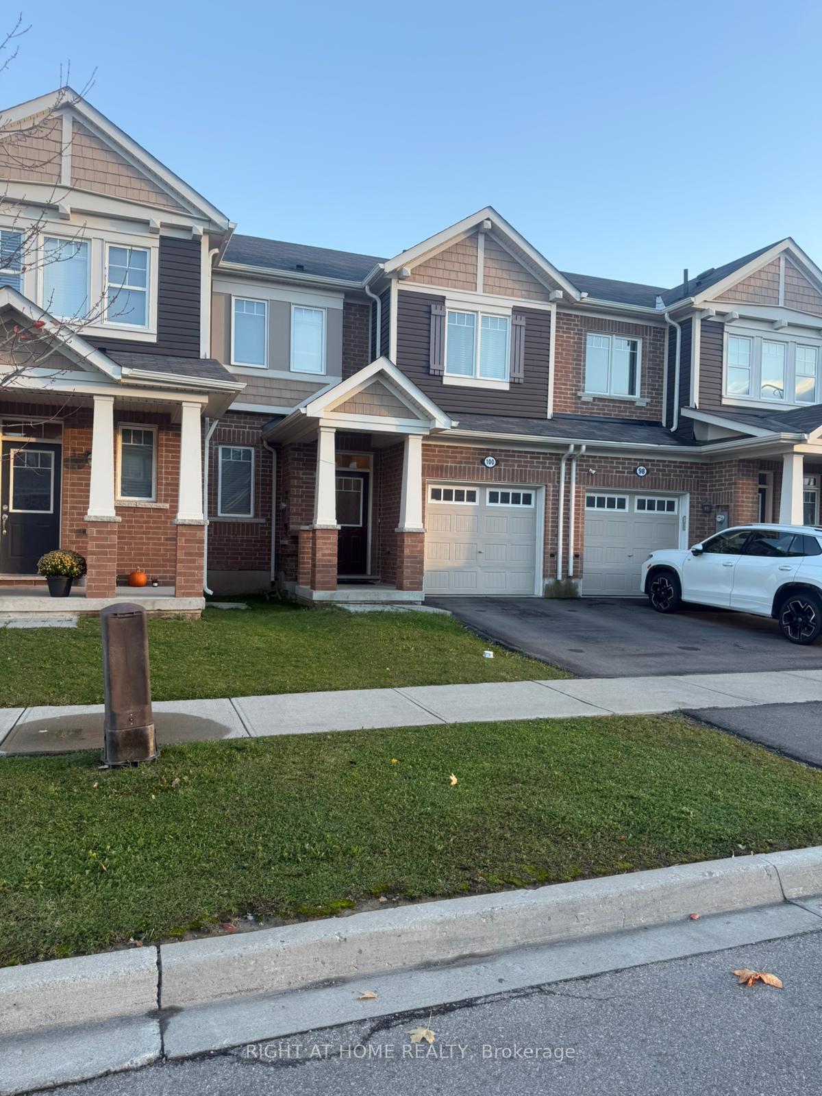 Photo 2 of 100 Leiterman Drive, Milton, Willmott — HOMEH