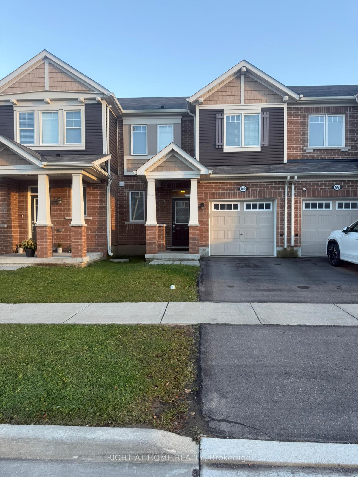 Photo 3 of 100 Leiterman Drive, Milton, Willmott — HOMEH