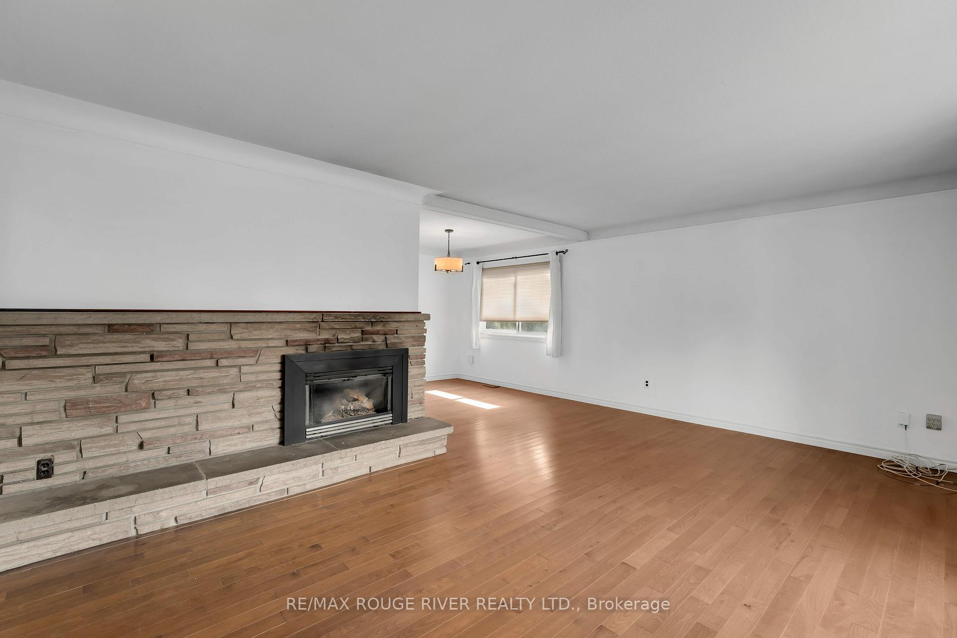 Photo 4 of 1261 Prince Charles Drive, Kingston, South of Taylor-Kidd Blvd — HOMEH