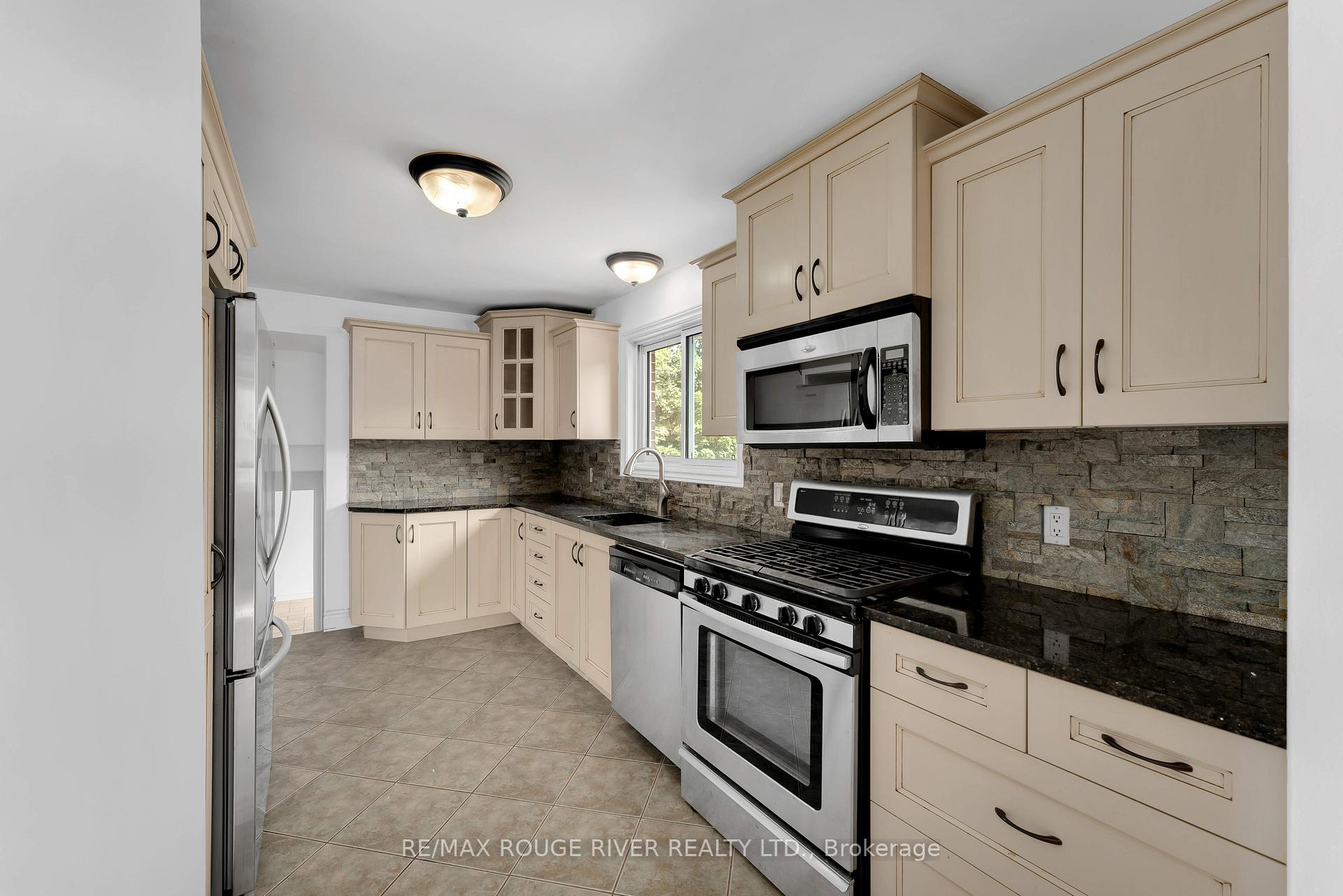 Photo 8 of 1261 Prince Charles Drive, Kingston, South of Taylor-Kidd Blvd — HOMEH