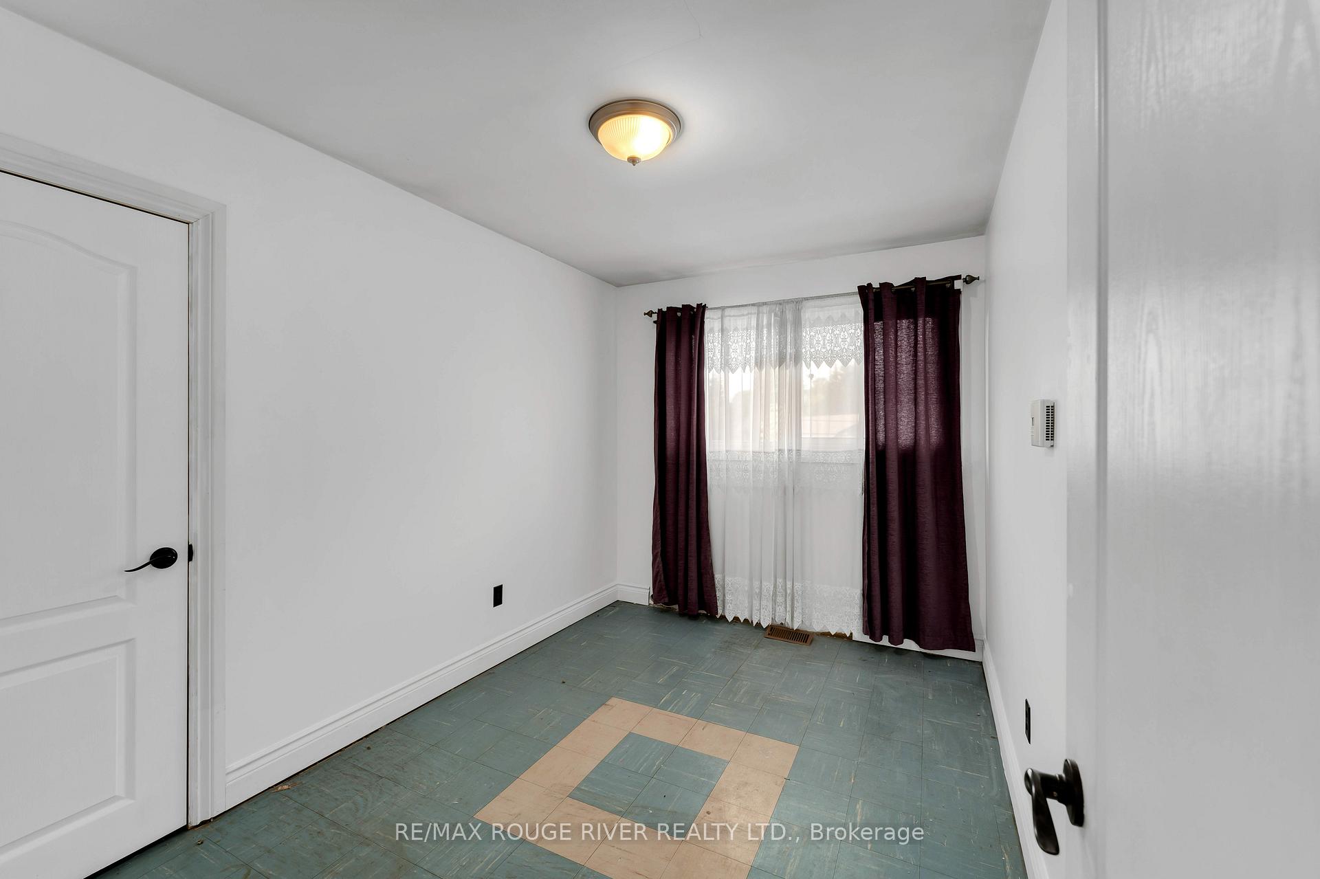 Photo 17 of 1261 Prince Charles Drive, Kingston, South of Taylor-Kidd Blvd — HOMEH