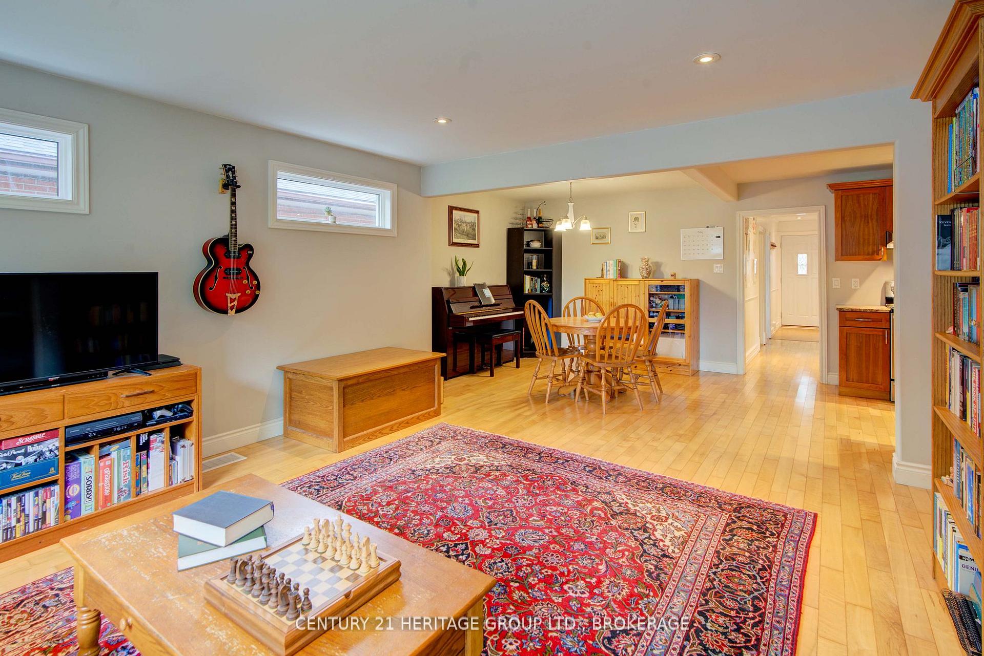 Photo 4 of 31 Fergus Street, Kingston, East of Sir John A. Blvd — HOMEH