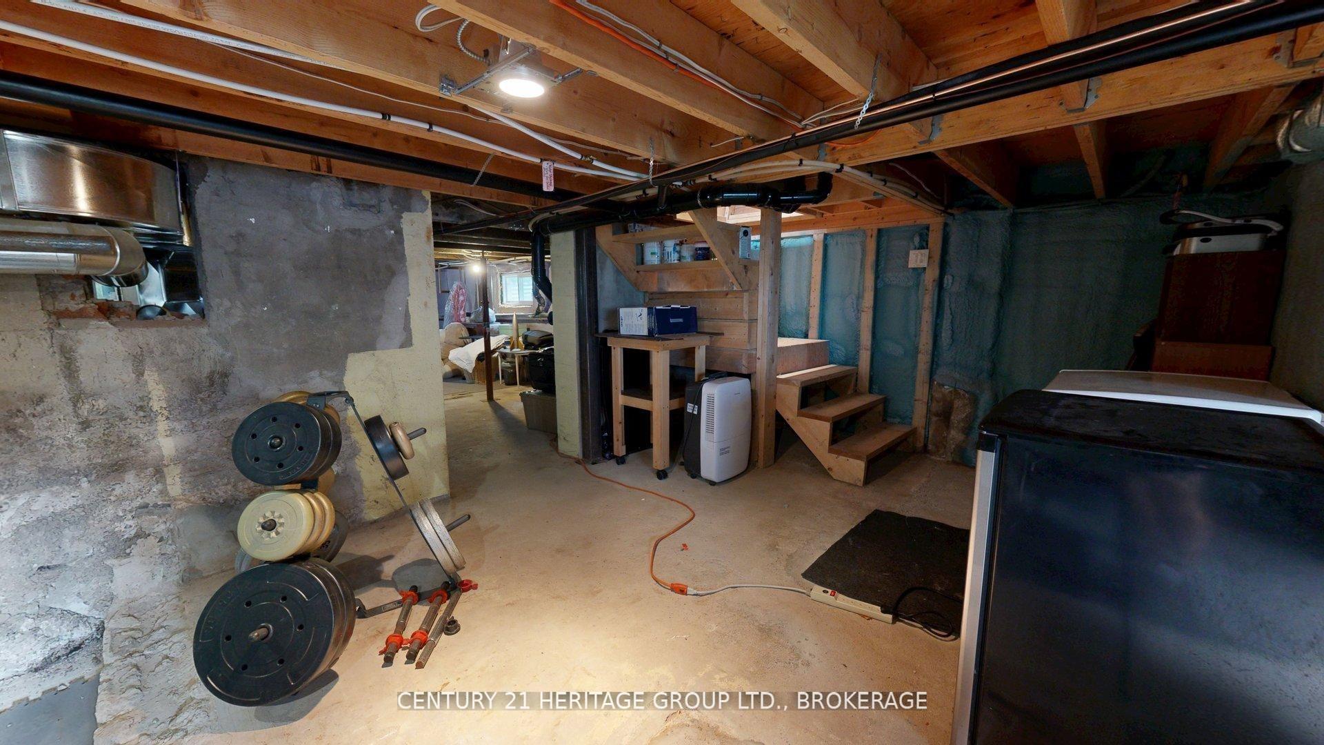 Photo 13 of 31 Fergus Street, Kingston, East of Sir John A. Blvd — HOMEH