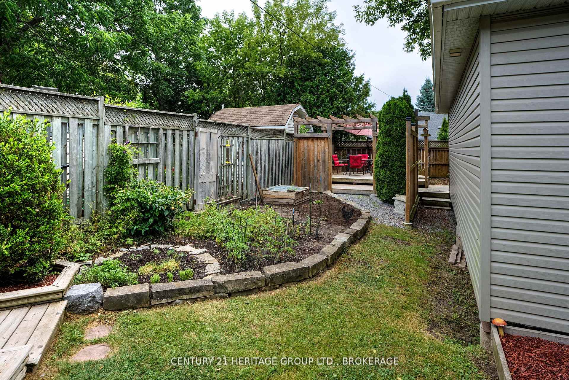 Photo 22 of 31 Fergus Street, Kingston, East of Sir John A. Blvd — HOMEH