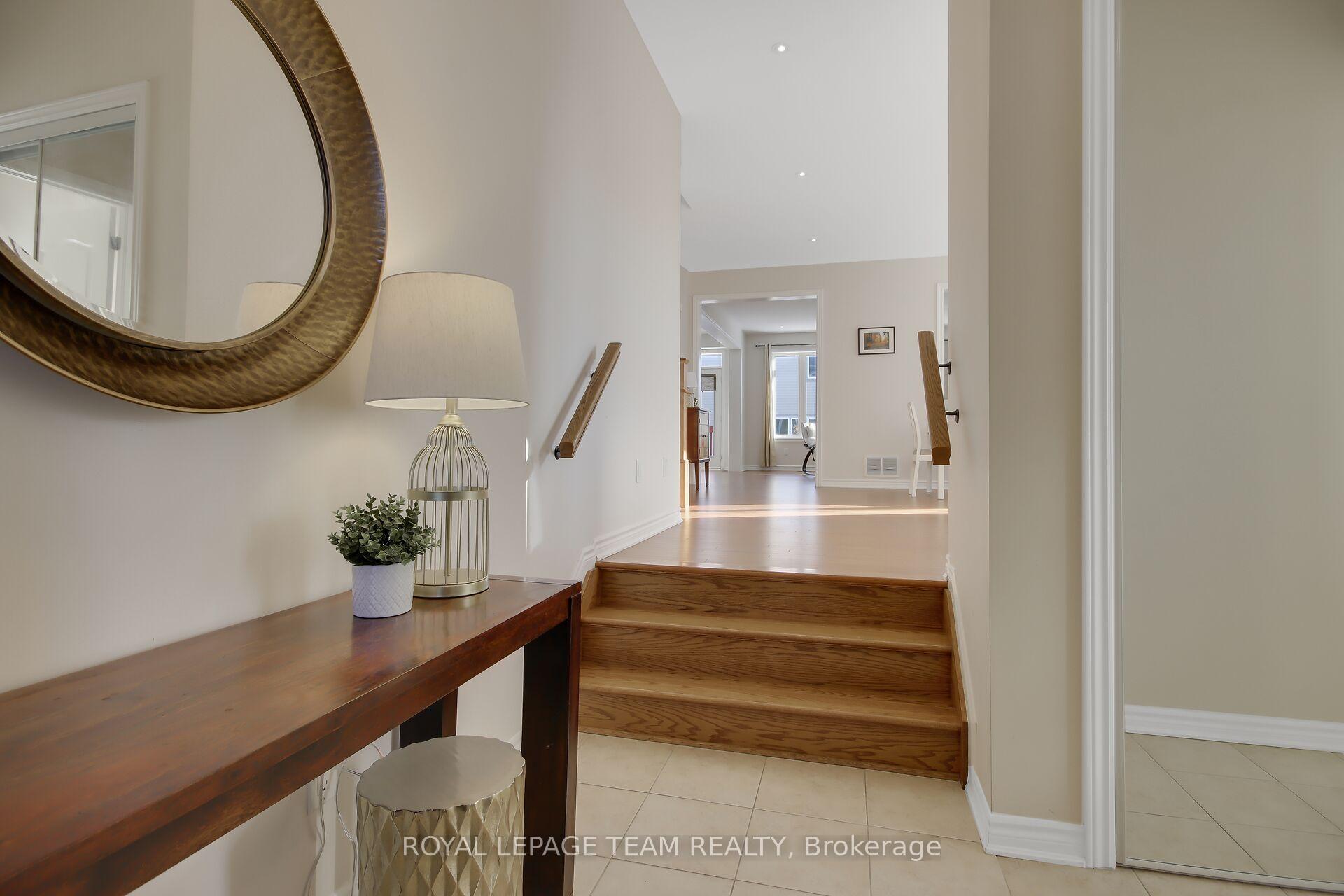 Photo 2 of 628 Silver Spruce Way, Ottawa, Kanata - Emerald Meadows/Trailwest — HOMEH