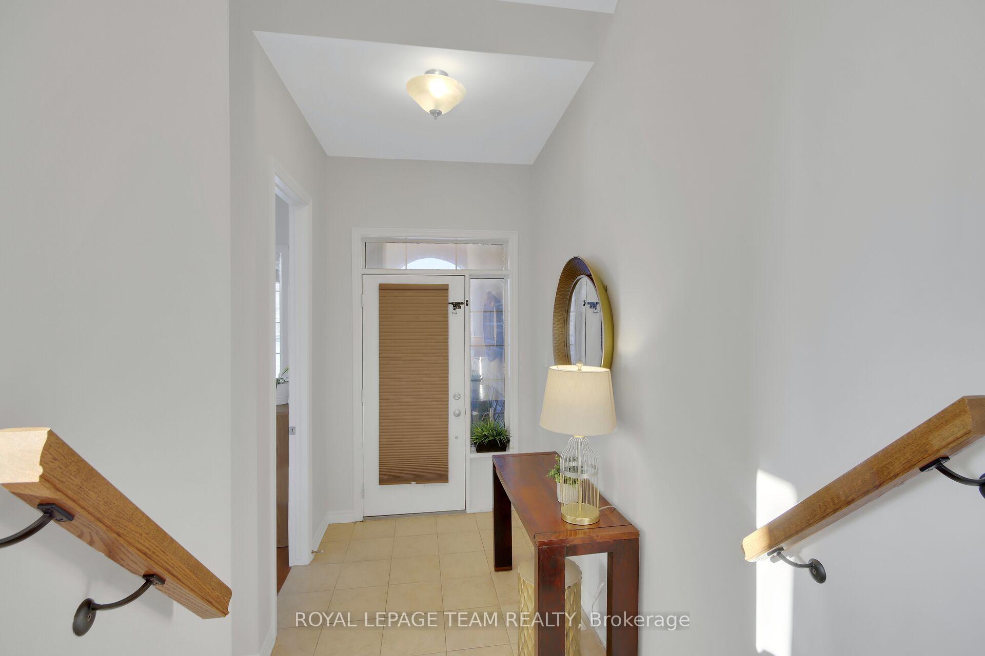 Photo 3 of 628 Silver Spruce Way, Ottawa, Kanata - Emerald Meadows/Trailwest — HOMEH