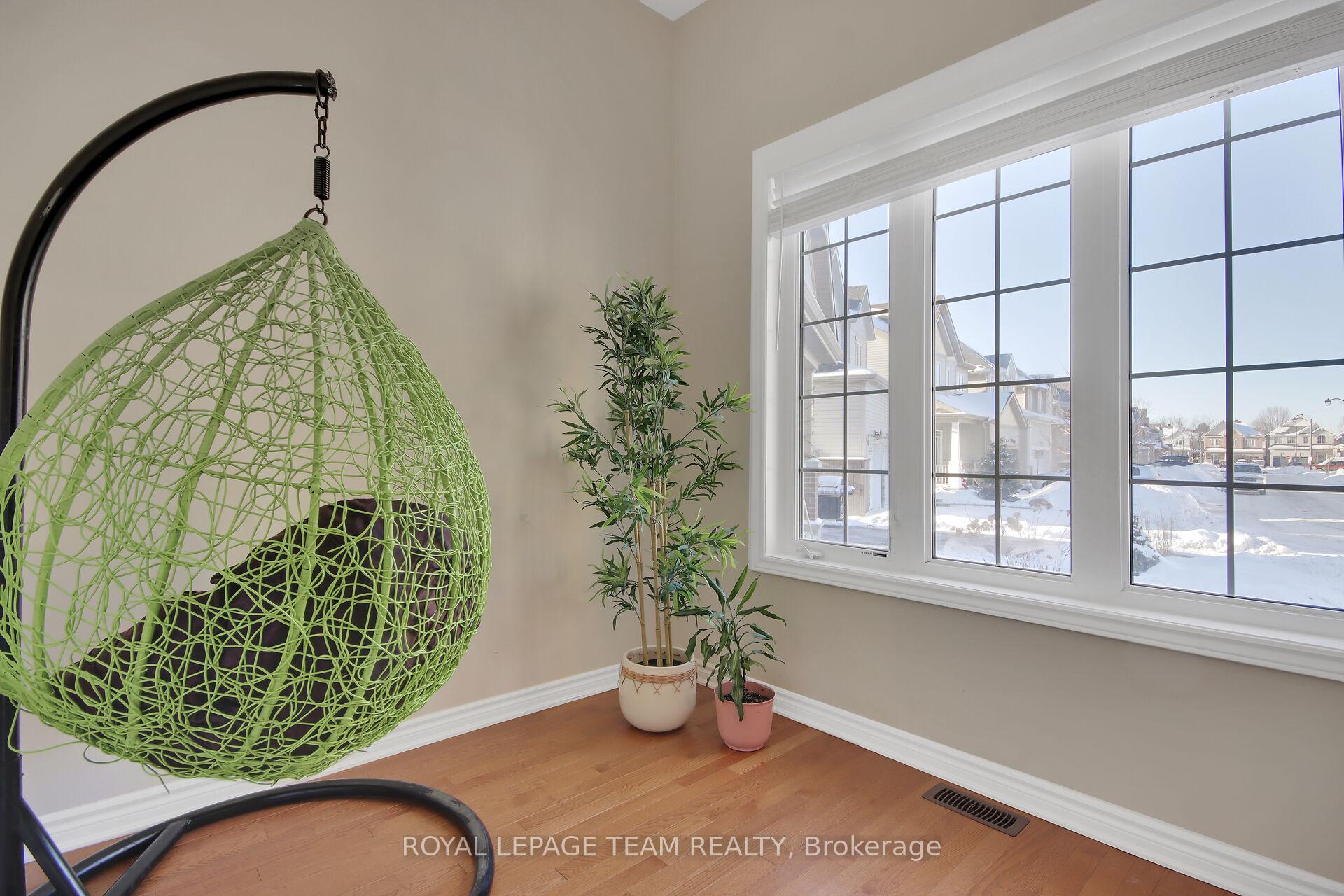 Photo 4 of 628 Silver Spruce Way, Ottawa, Kanata - Emerald Meadows/Trailwest — HOMEH