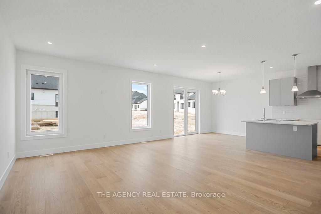 Photo 3 of 19 Poole Crescent, Middlesex Centre, Kilworth — HOMEH