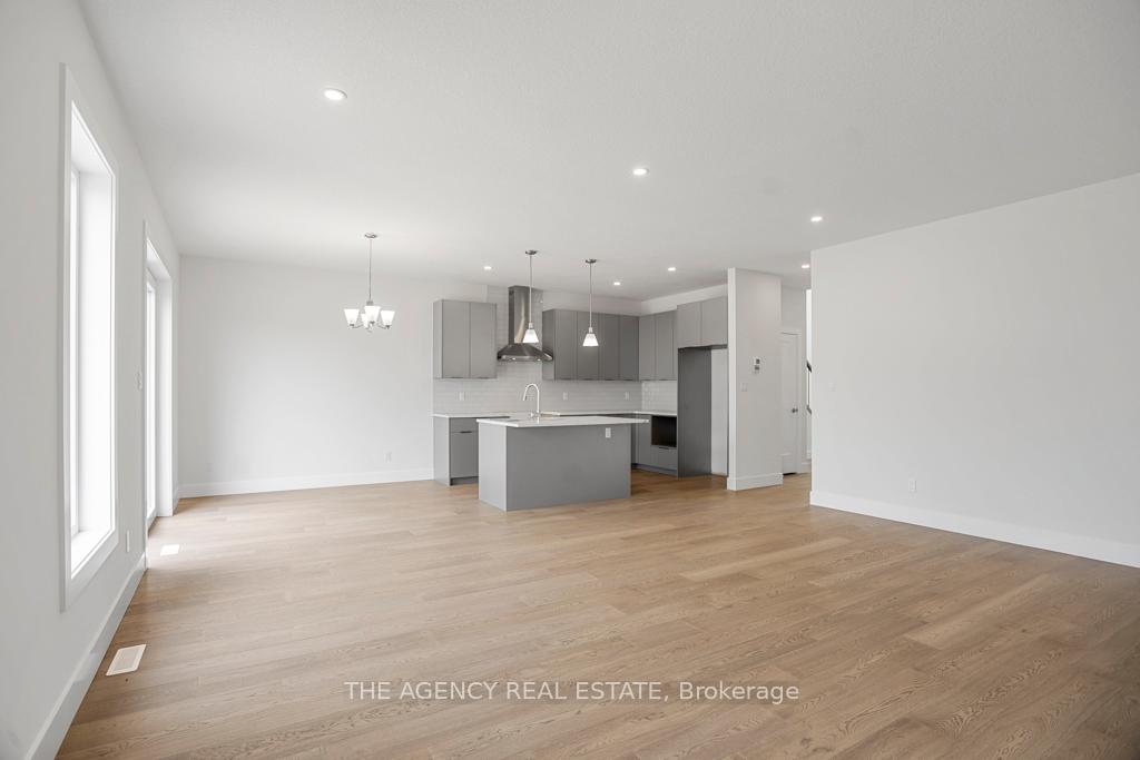 Photo 4 of 19 Poole Crescent, Middlesex Centre, Kilworth — HOMEH