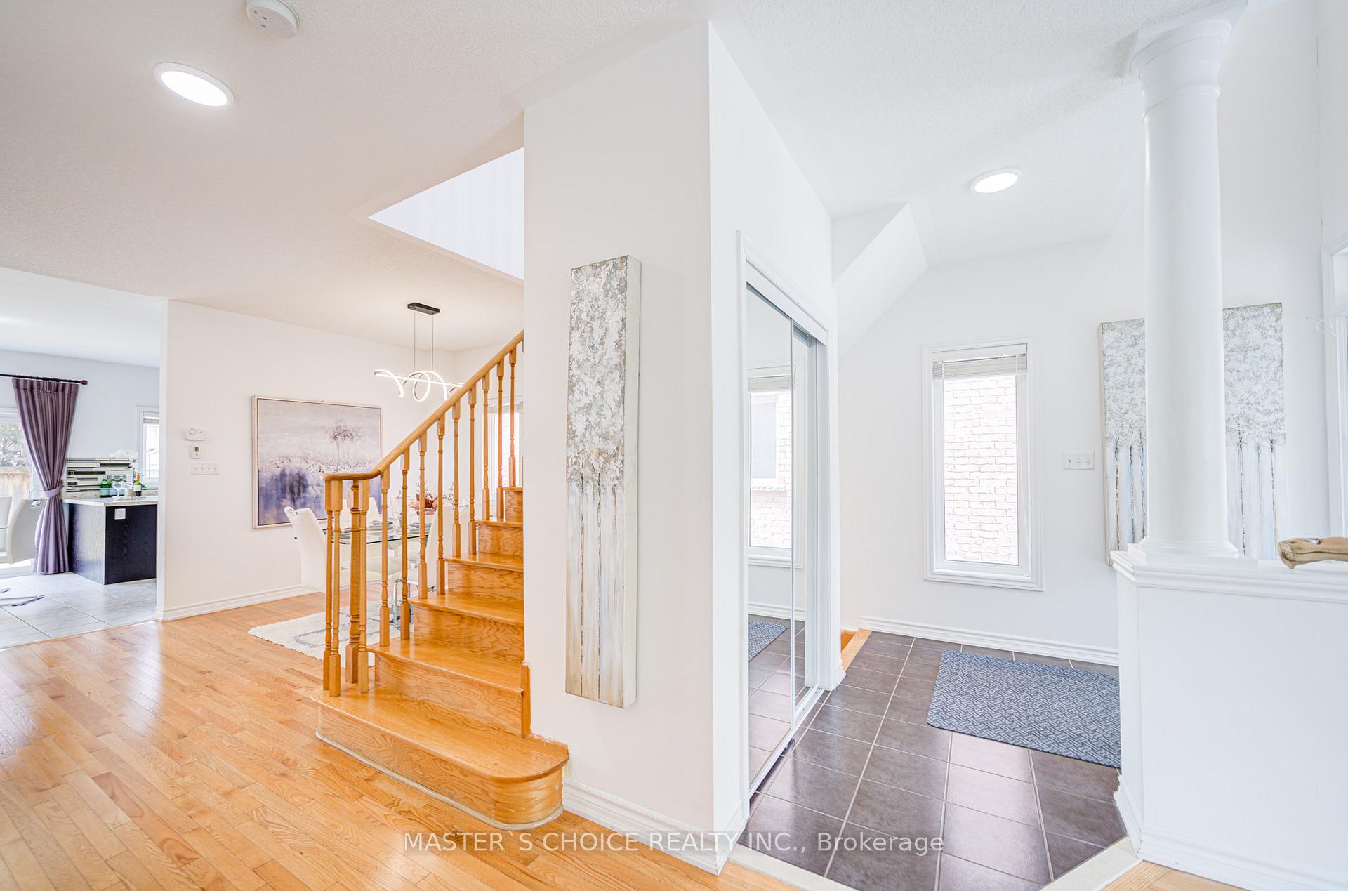 Photo 4 of 729 Hammersly Boulevard, Markham, Wismer — HOMEH