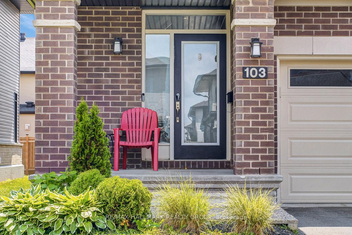 Photo 2 of 103 Warrior Street, Ottawa, Kanata - Emerald Meadows/Trailwest — HOMEH