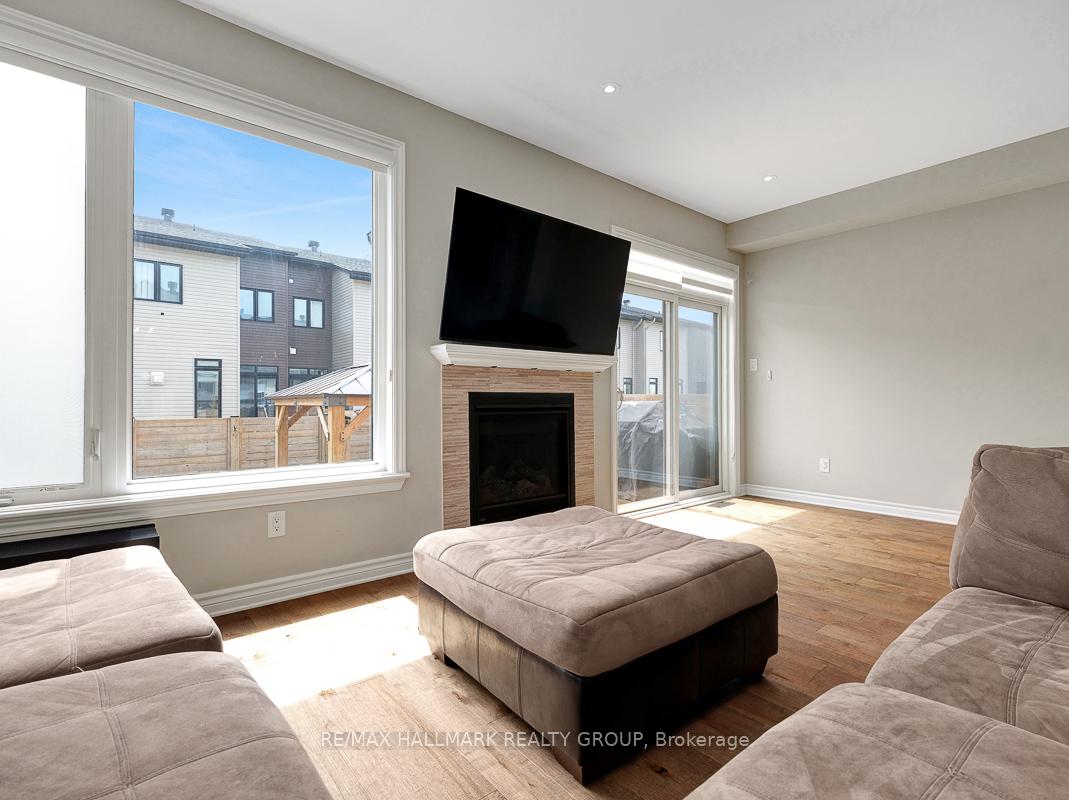 Photo 8 of 103 Warrior Street, Ottawa, Kanata - Emerald Meadows/Trailwest — HOMEH
