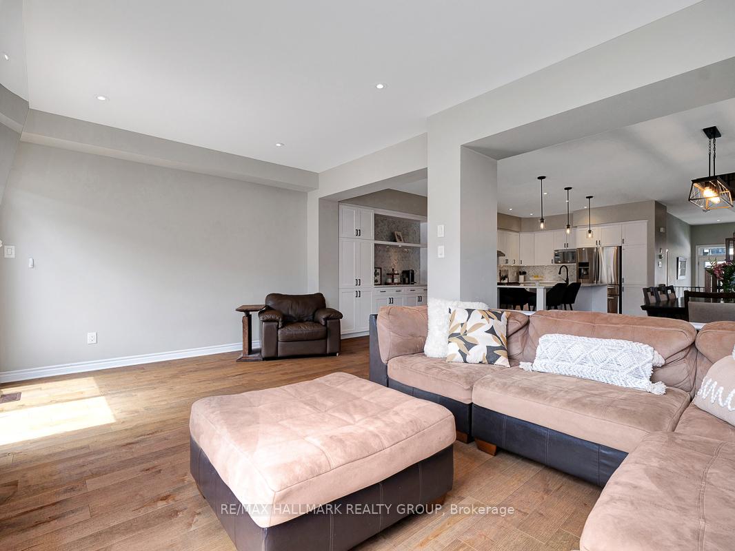 Photo 9 of 103 Warrior Street, Ottawa, Kanata - Emerald Meadows/Trailwest — HOMEH