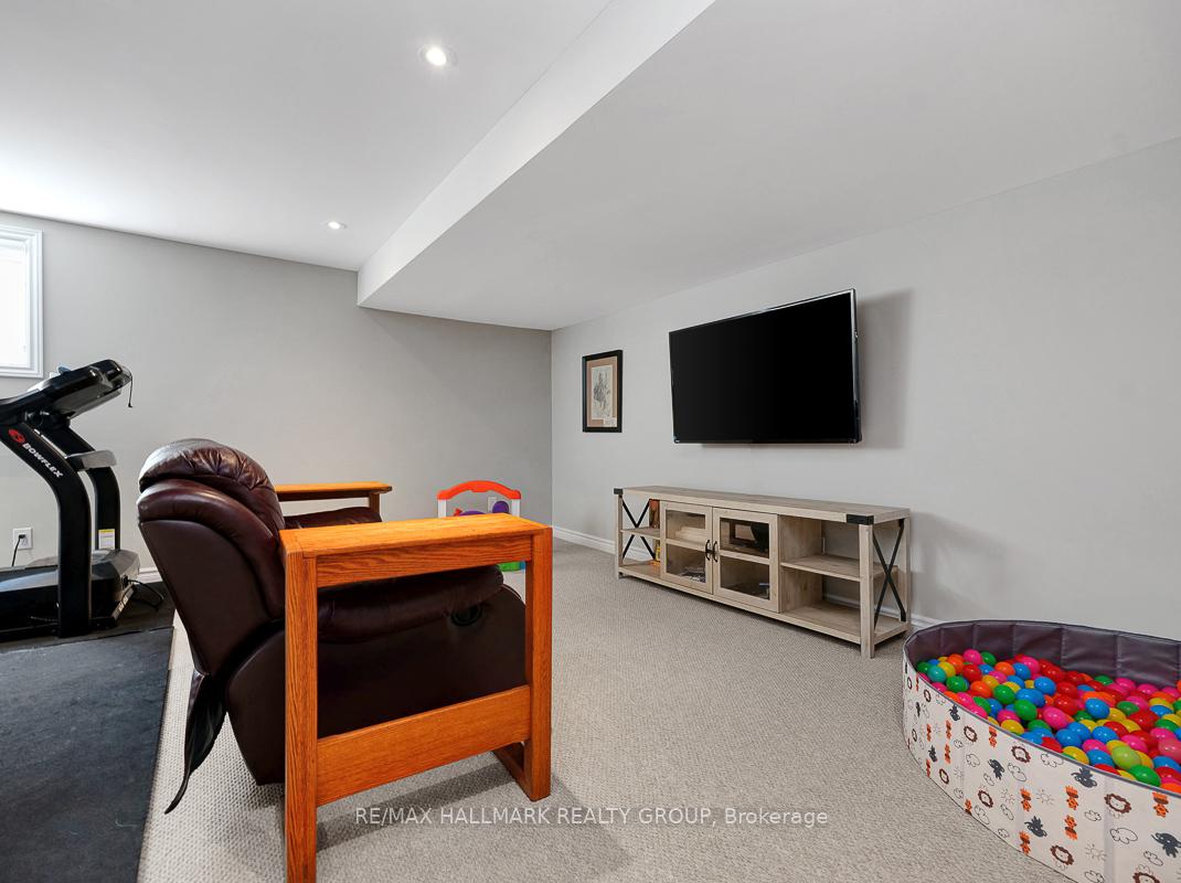 Photo 35 of 103 Warrior Street, Ottawa, Kanata - Emerald Meadows/Trailwest — HOMEH