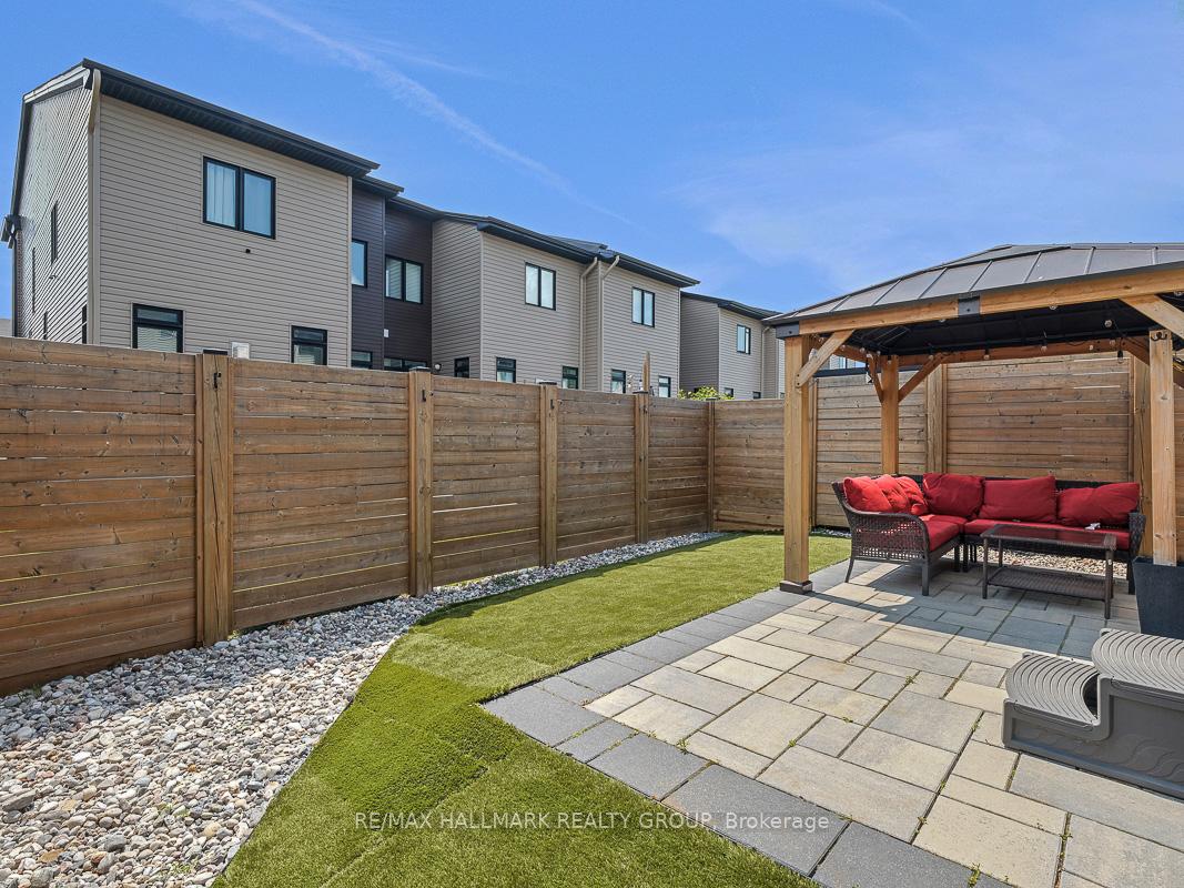 Photo 37 of 103 Warrior Street, Ottawa, Kanata - Emerald Meadows/Trailwest — HOMEH