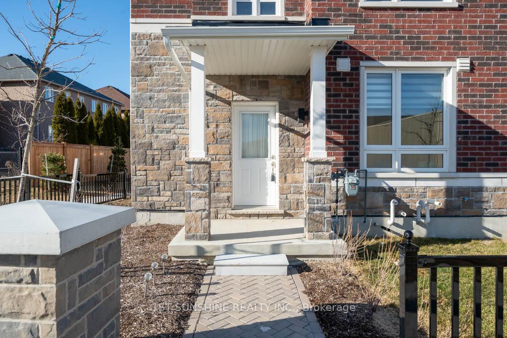 Photo 2 of 56 Imperial College Lane, Markham, Wismer — HOMEH