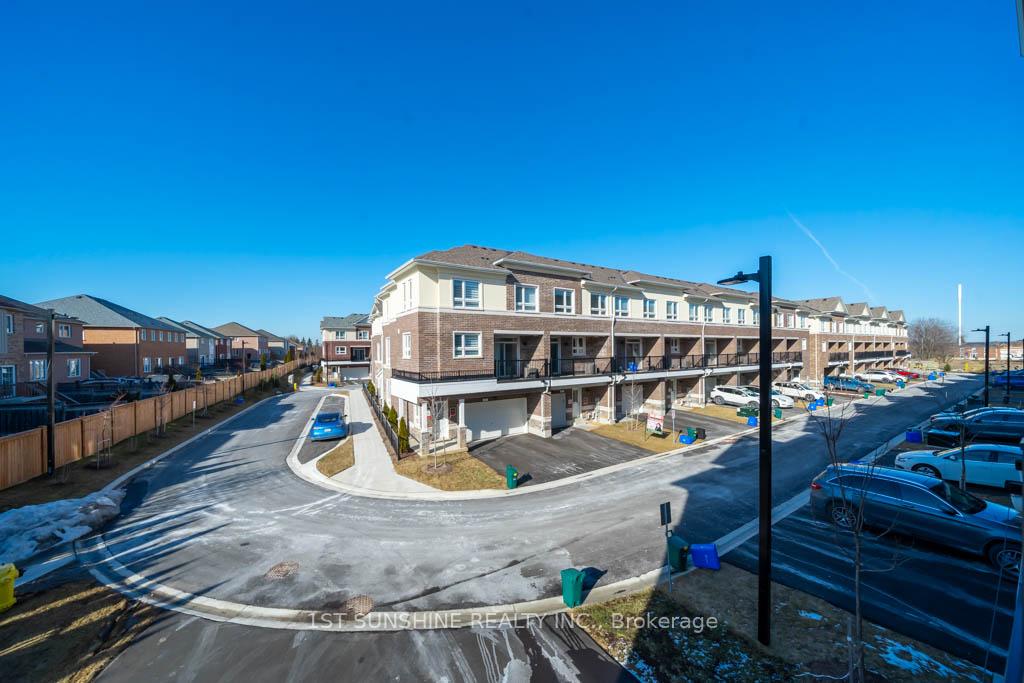 Photo 13 of 56 Imperial College Lane, Markham, Wismer — HOMEH
