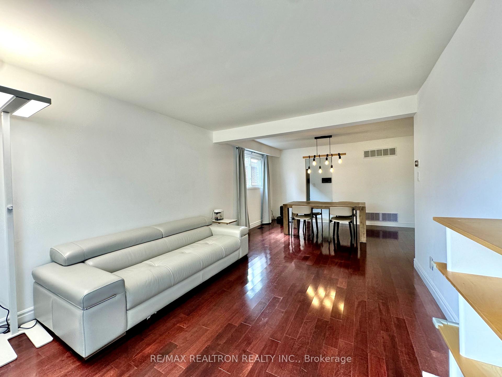 Photo 11 of 228 Risebrough Circle, Markham, Milliken Mills West — HOMEH