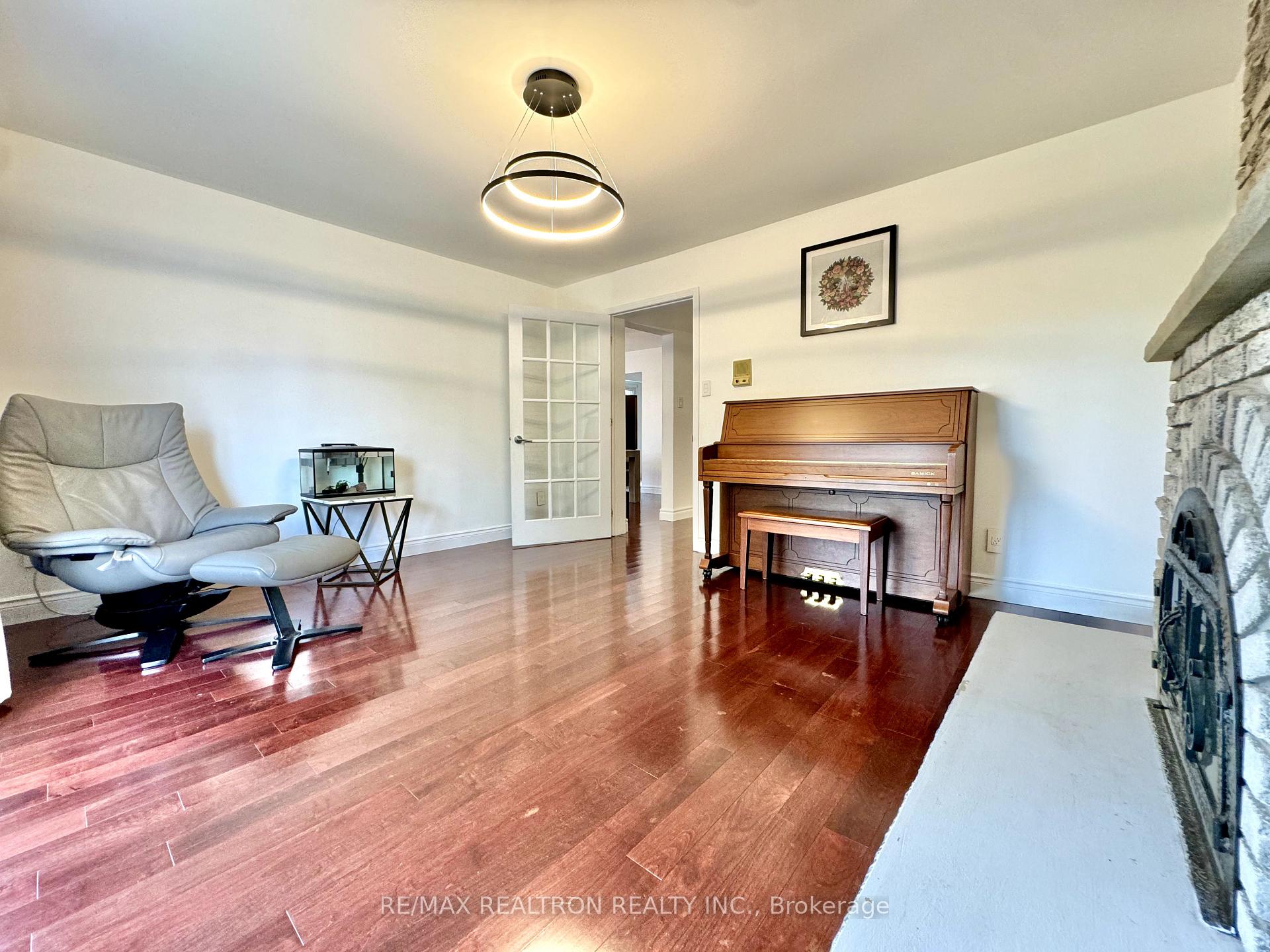 Photo 13 of 228 Risebrough Circle, Markham, Milliken Mills West — HOMEH
