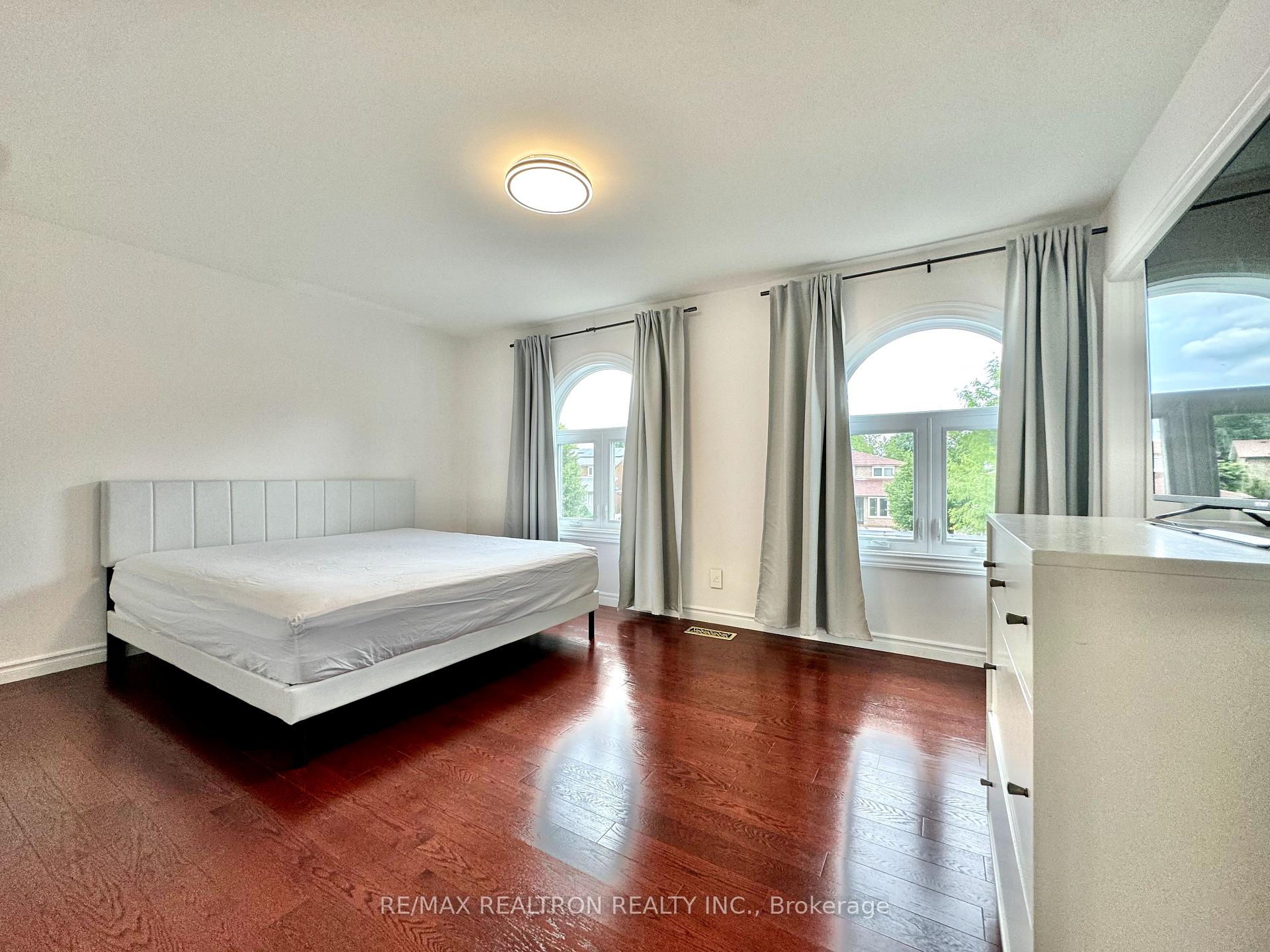 Photo 16 of 228 Risebrough Circle, Markham, Milliken Mills West — HOMEH
