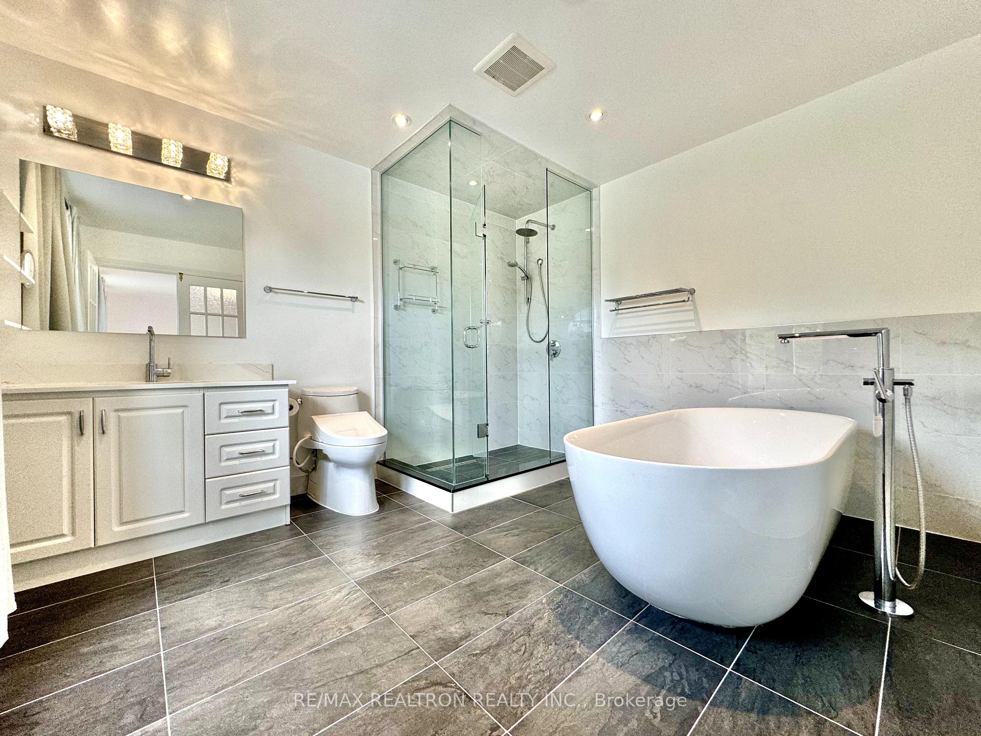 Photo 19 of 228 Risebrough Circle, Markham, Milliken Mills West — HOMEH