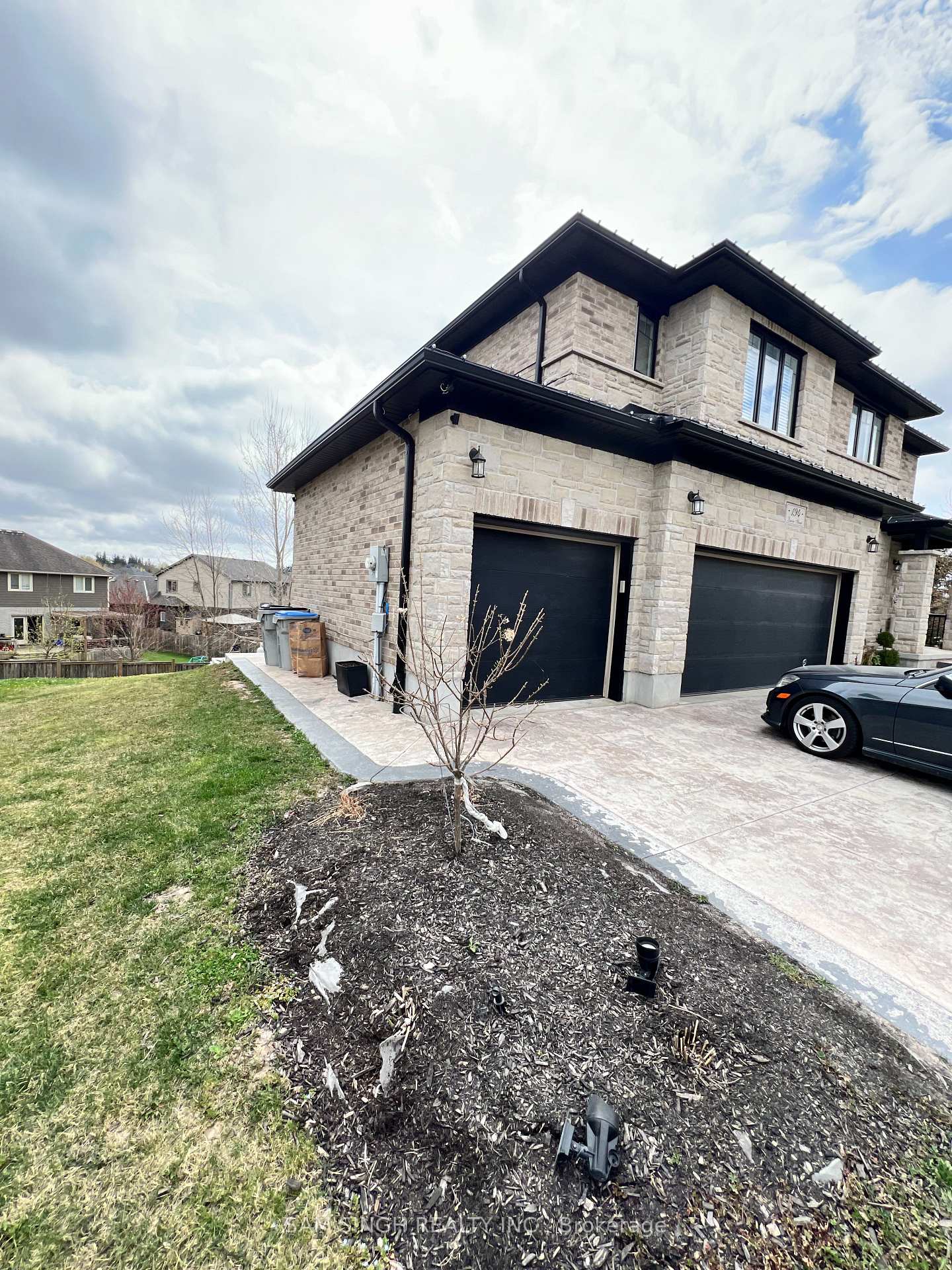 Photo 1 of 194 Queen Street, Middlesex Centre, Komoka — HOMEH